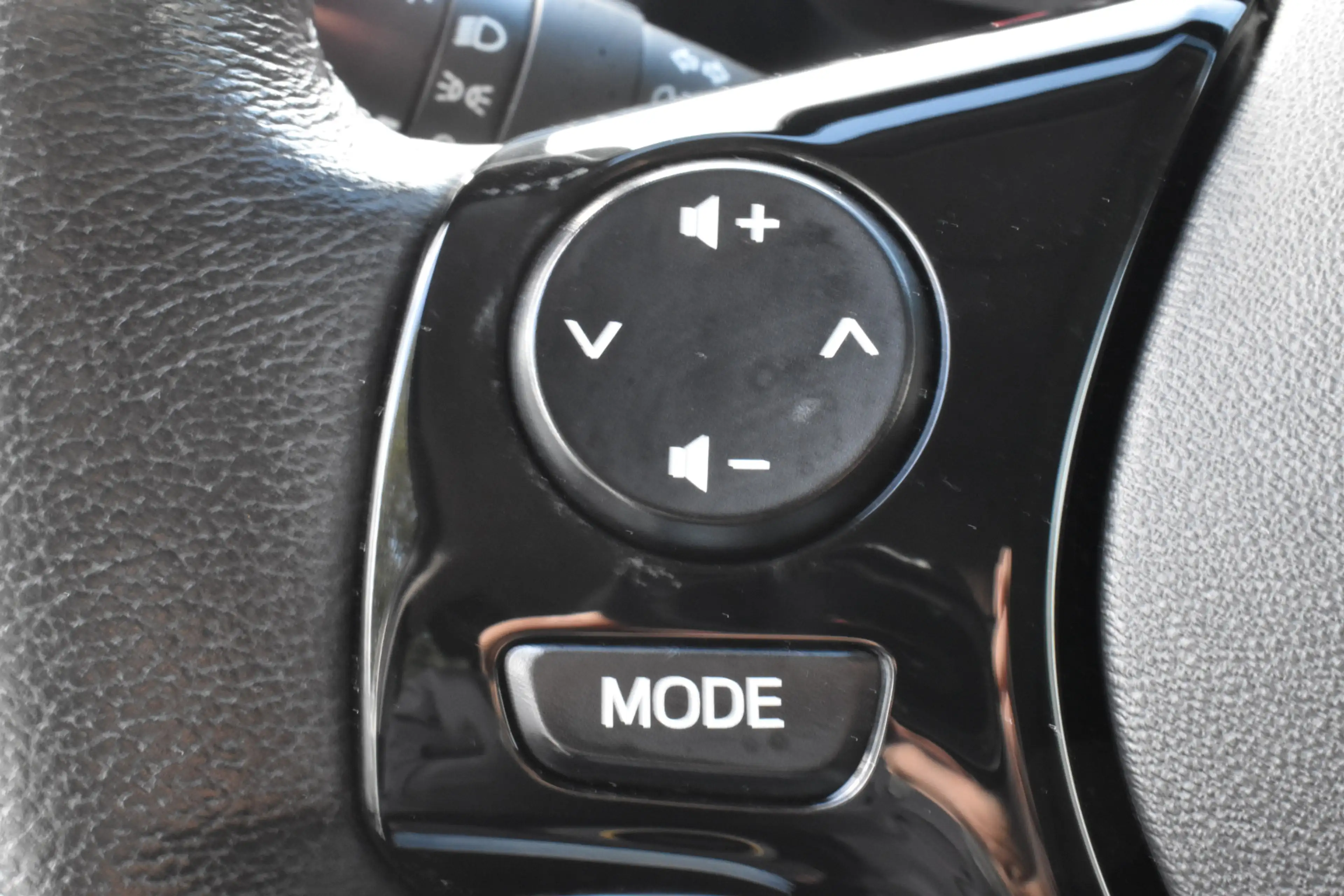 Citroen C1 1.0 VTi Shine — photo 15