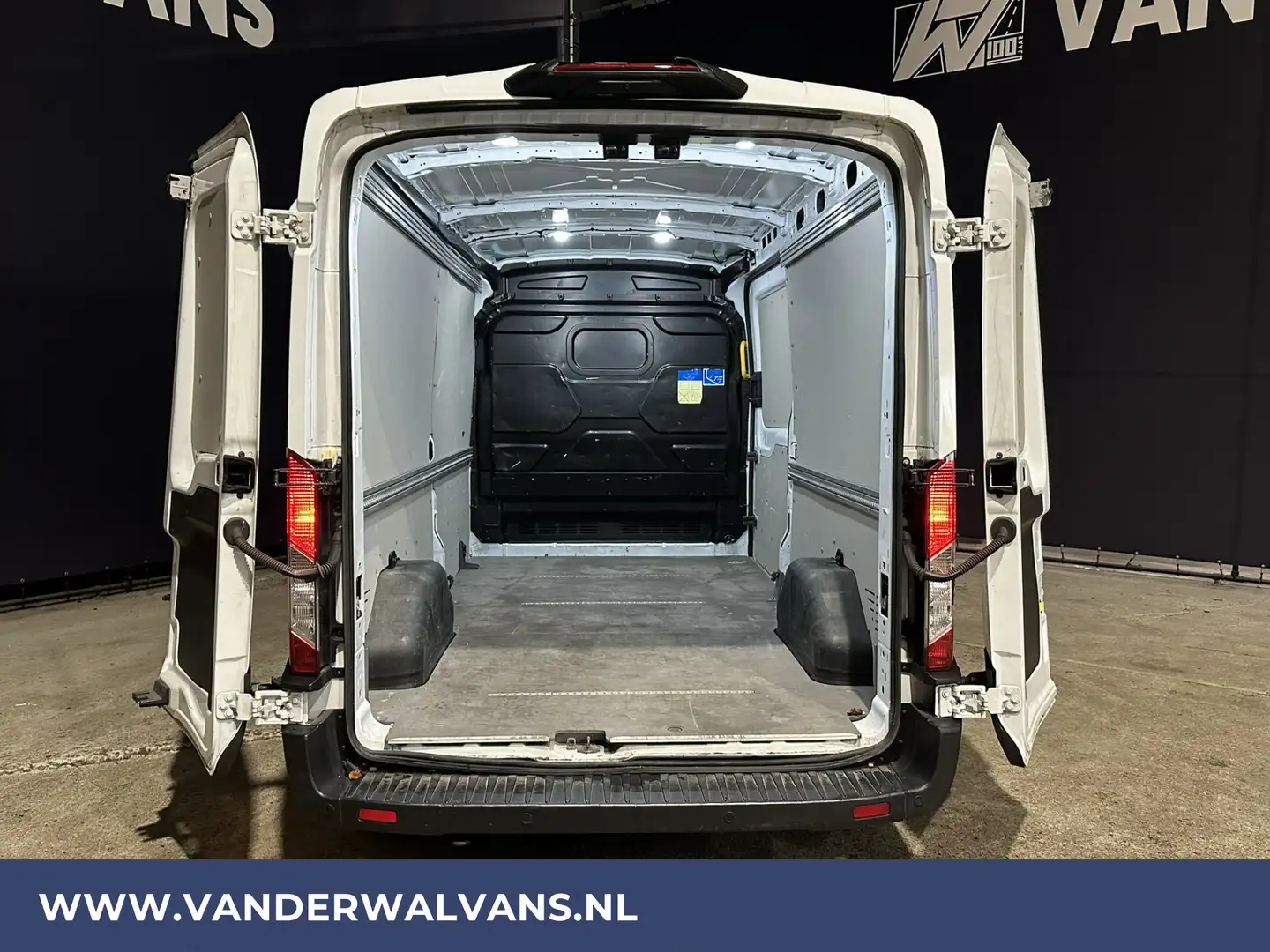 Ford Transit 2.0 TDCI 131pk L3H2 Euro6 # Airco | Camera | Navig Bianco - 2