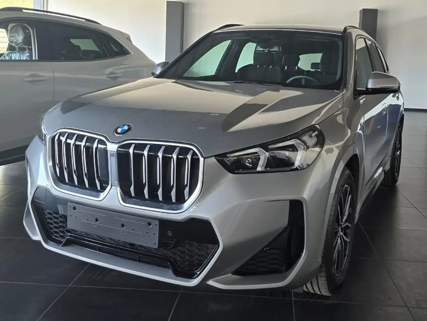 BMW X1 sdrive18d MSport auto Grijs - 2