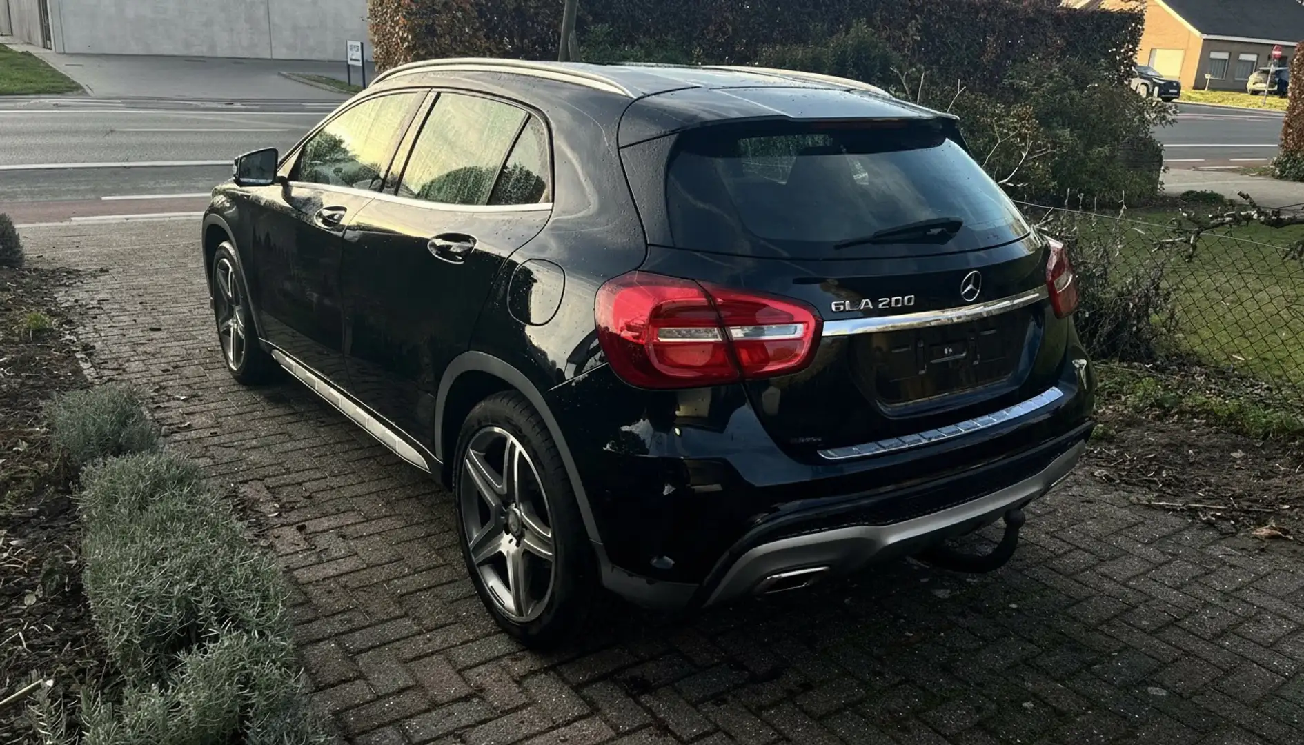 Mercedes-Benz GLA 200 AMG-Line - 2