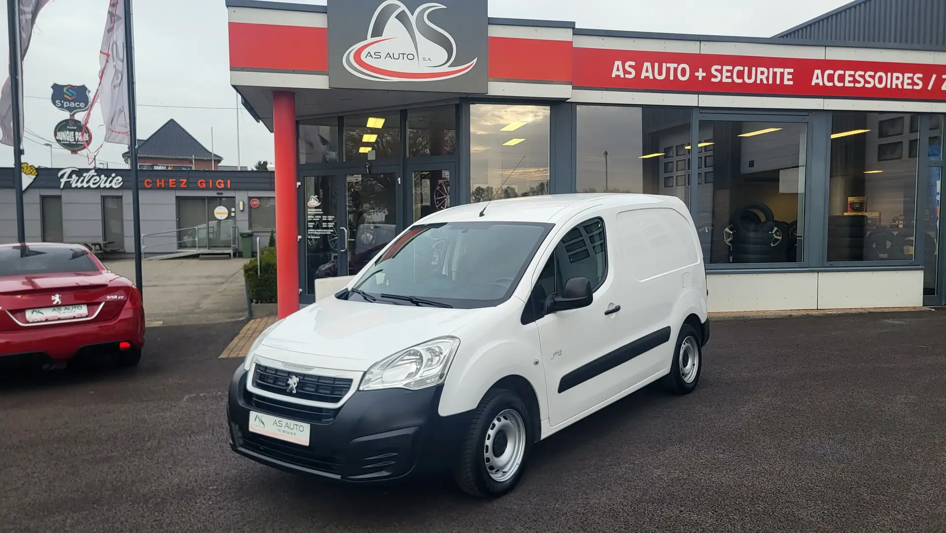 Peugeot Partner Utilitaire 1.6 HDi 75cv FAP Blanc - 1