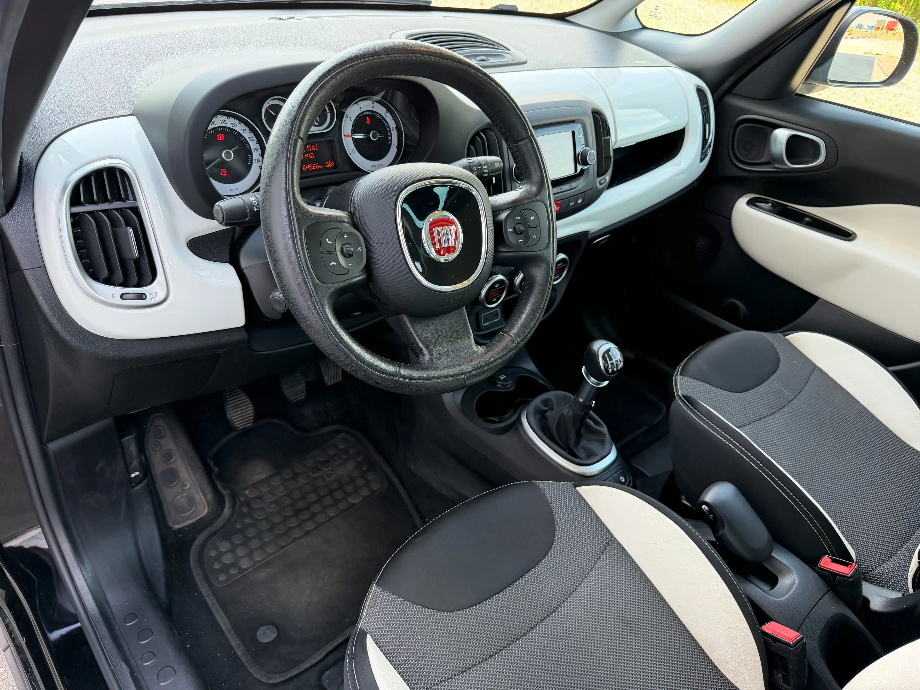 Fiat 500L Trekking Rock N Road Edition — photo 7