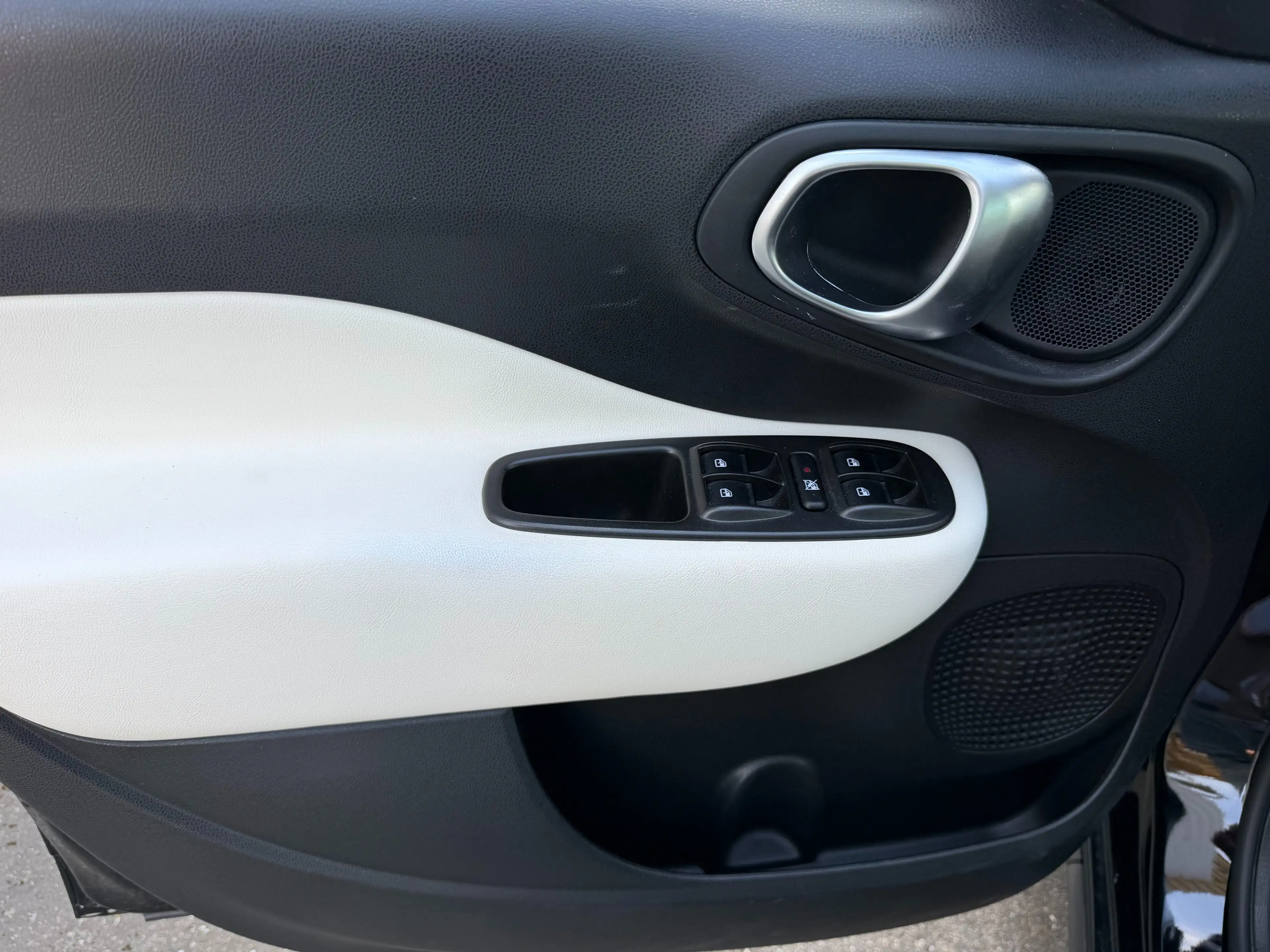 Fiat 500L Trekking Rock N Road Edition — photo 8