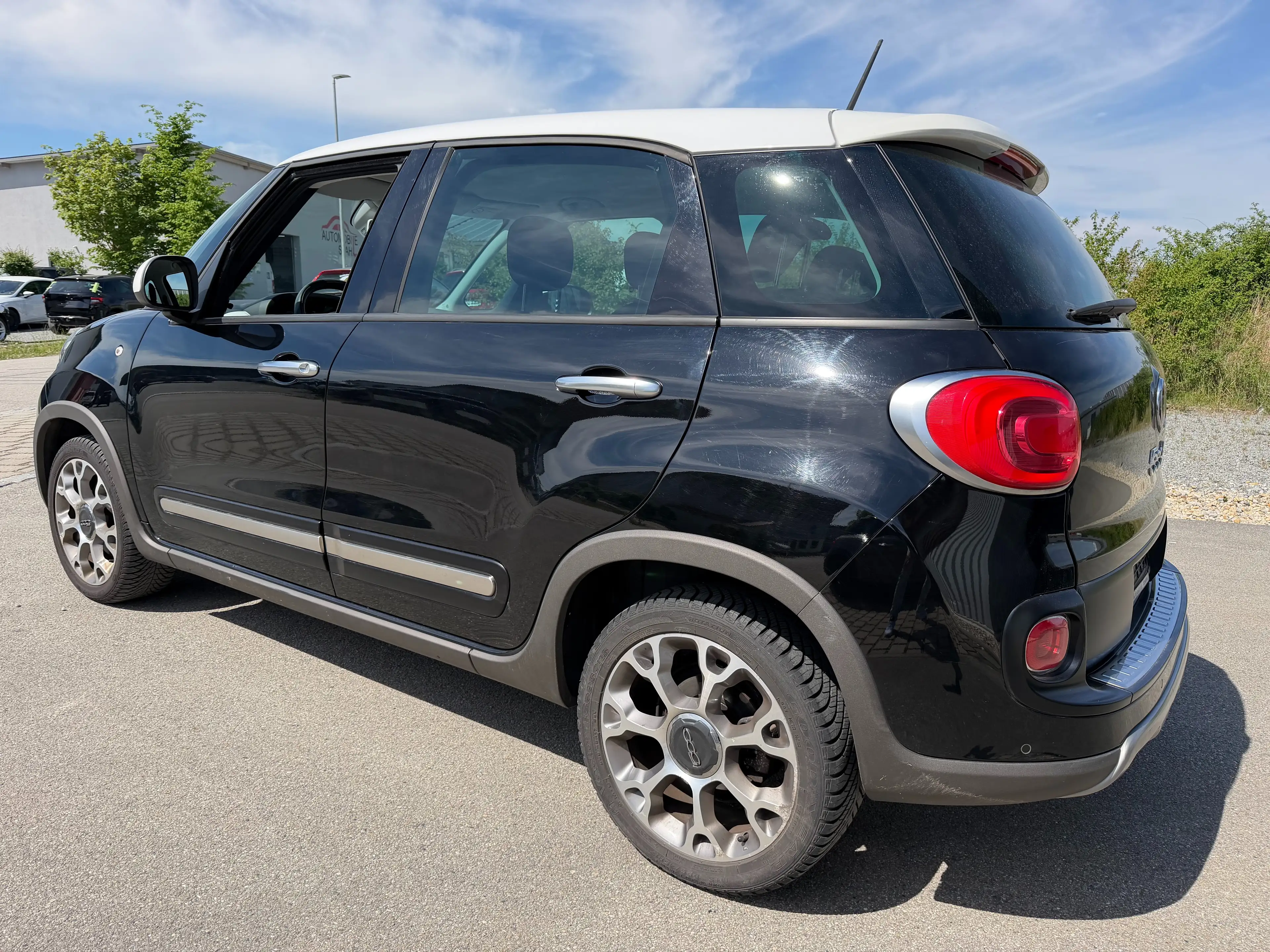 Fiat 500L Trekking Rock N Road Edition — photo 2