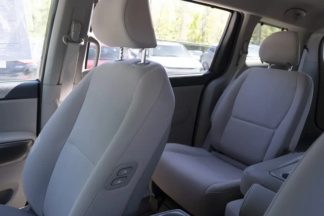 Kia Sedona снимка Kia Sedona