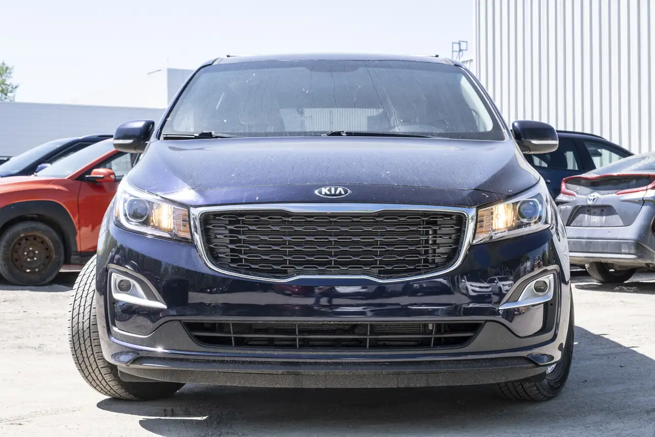 Kia Sedona снимка Kia Sedona