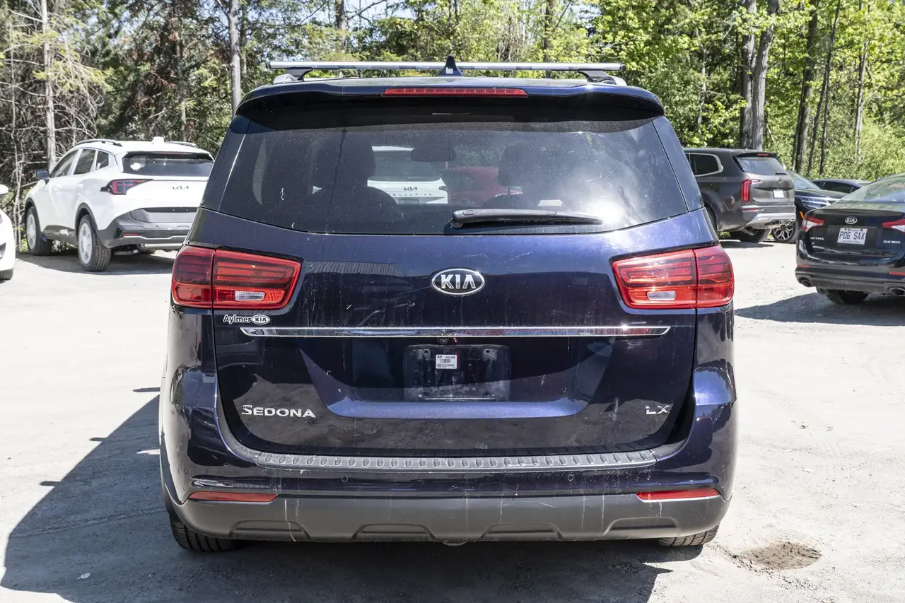 Kia Sedona снимка Kia Sedona
