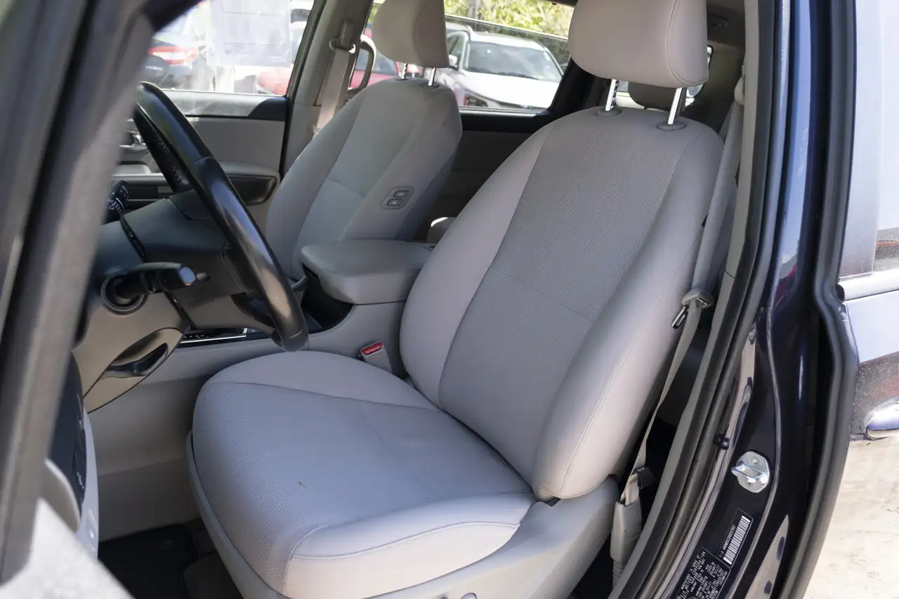 Kia Sedona снимка Kia Sedona