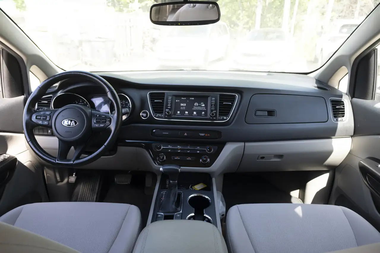 Kia Sedona снимка Kia Sedona