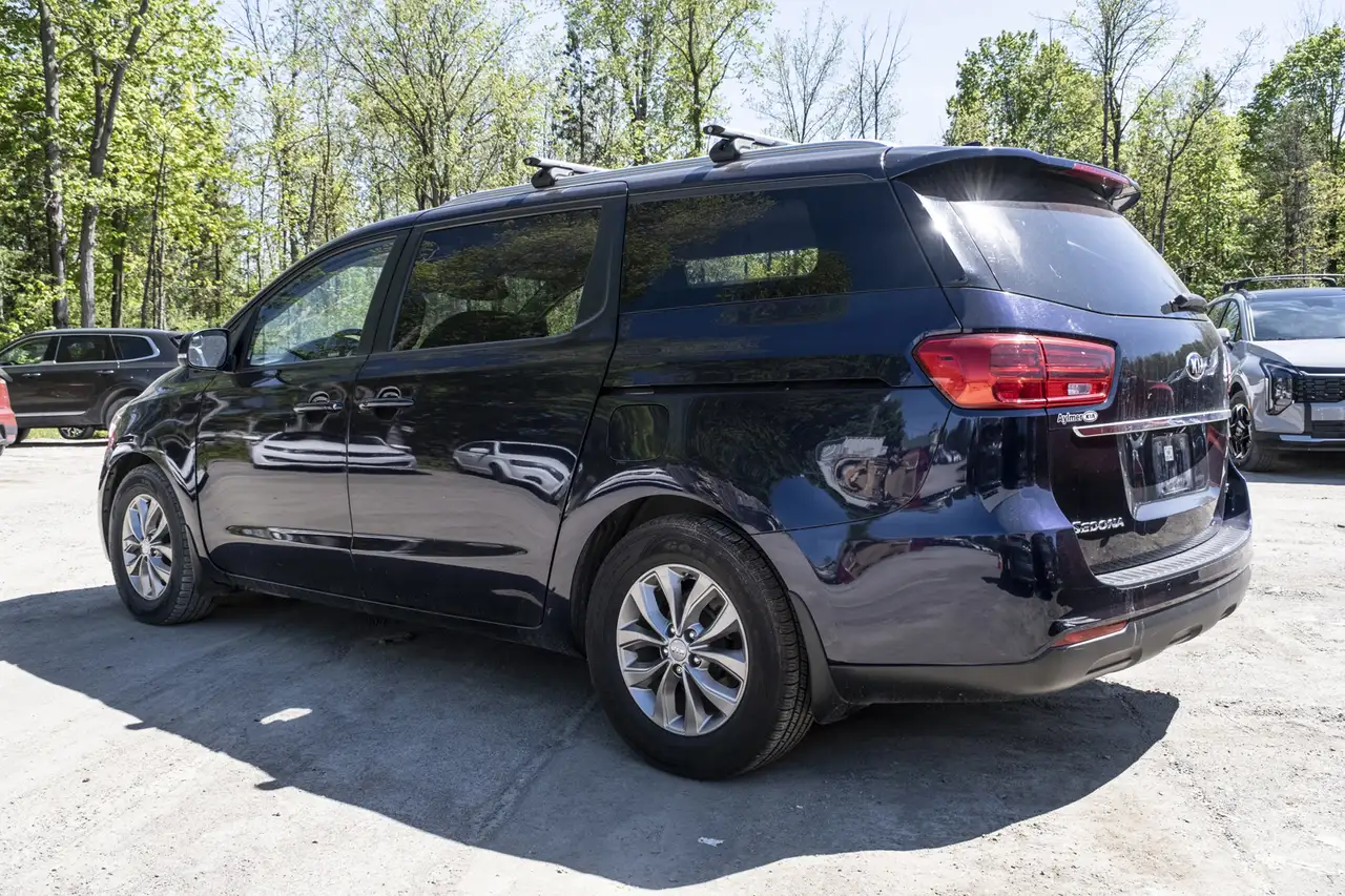 Kia Sedona снимка Kia Sedona