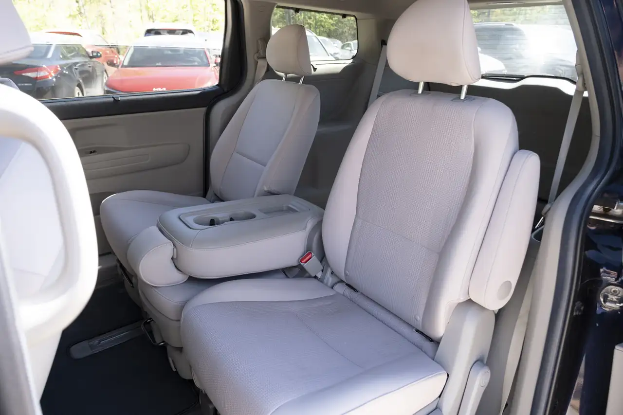 Kia Sedona снимка Kia Sedona