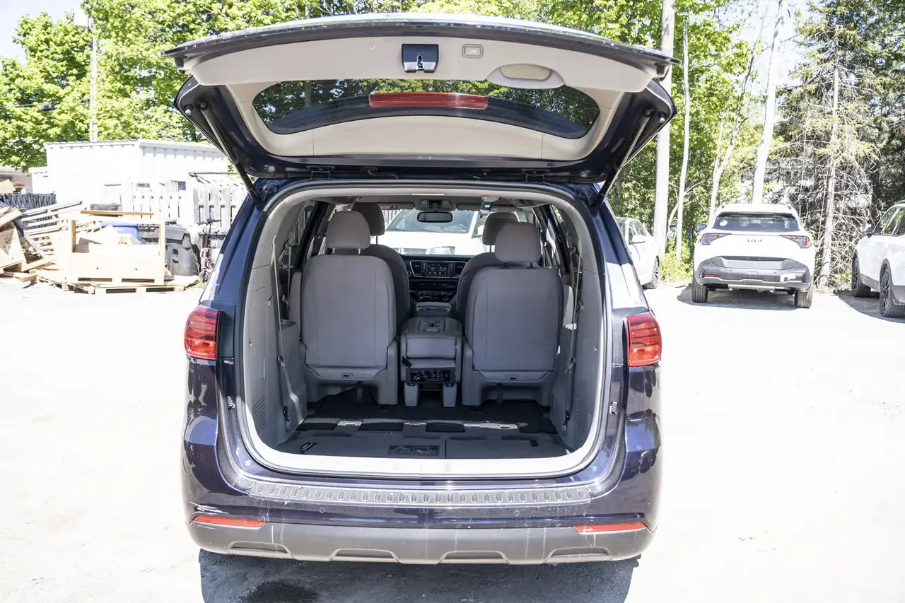 Kia Sedona снимка Kia Sedona