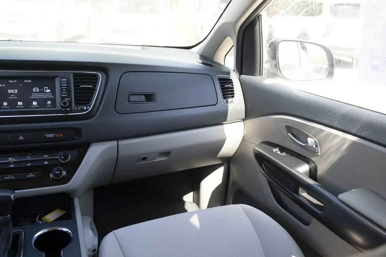 Kia Sedona снимка Kia Sedona