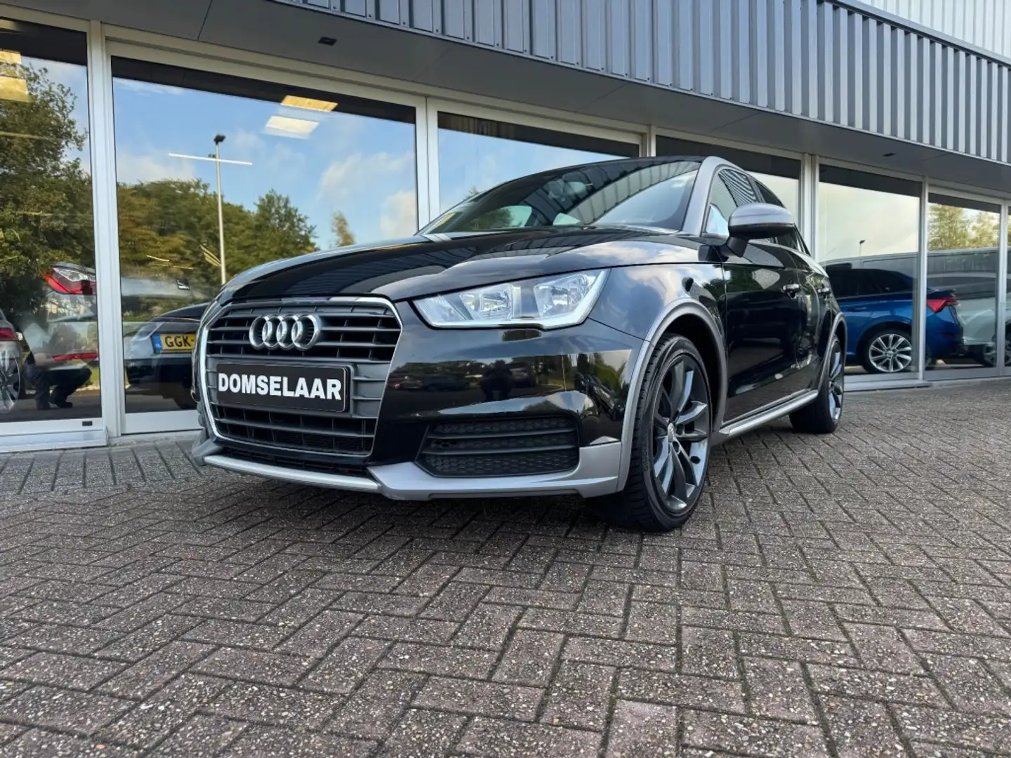 Audi A1 SportBack 1.0 TFSI Adrenalin Zwart - 1