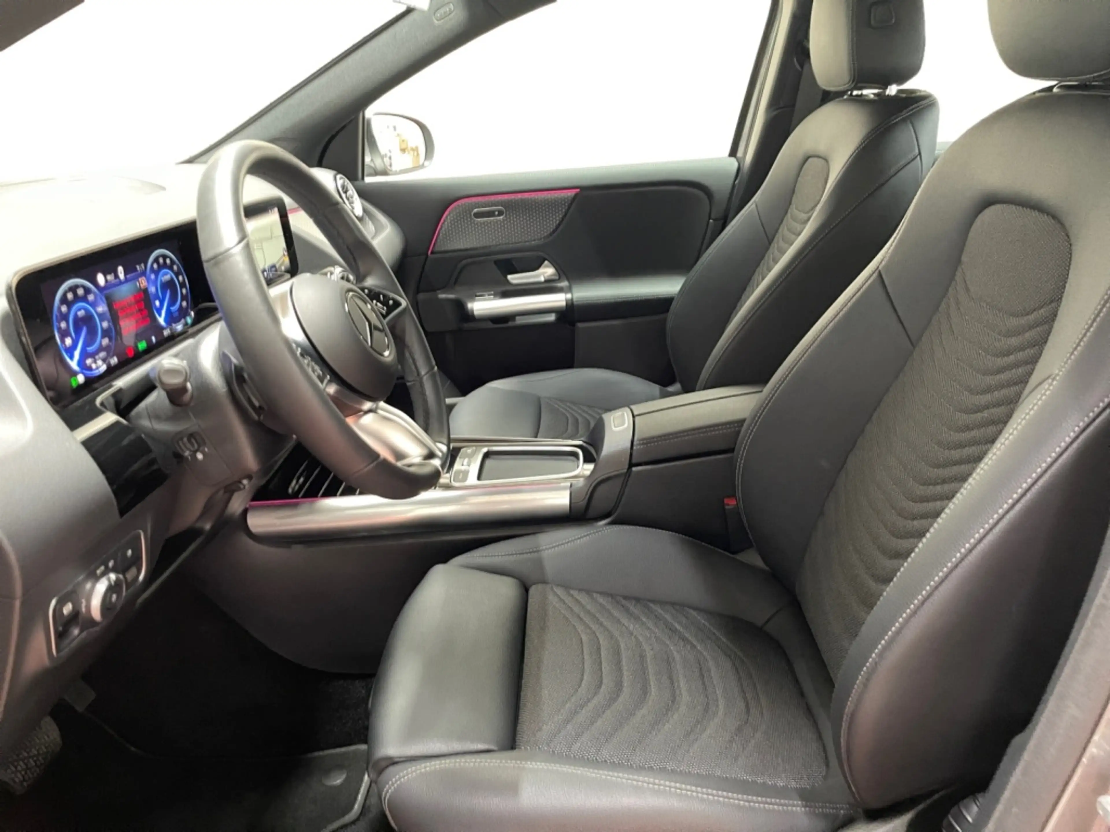 Mercedes-Benz EQA 250 + Progressive MBUX+Progressive+Wide+Cam — photo 9