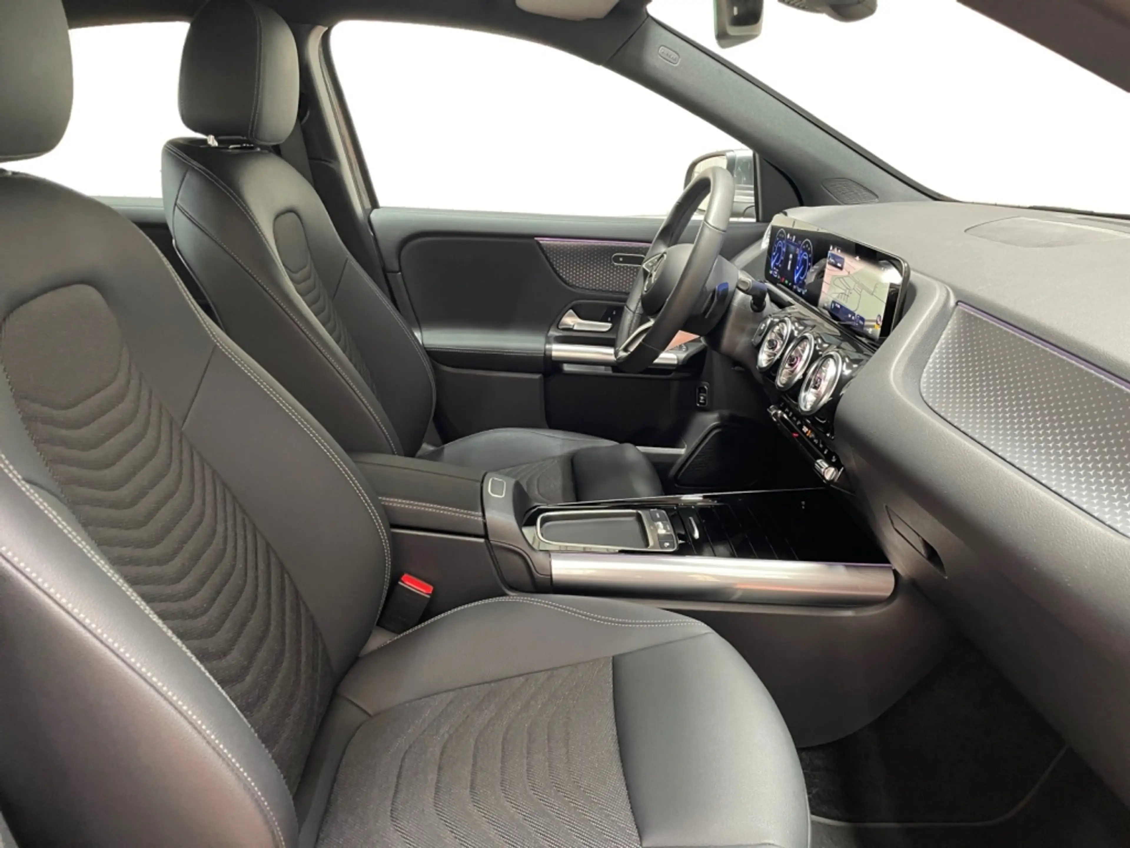 Mercedes-Benz EQA 250 + Progressive MBUX+Progressive+Wide+Cam — photo 10