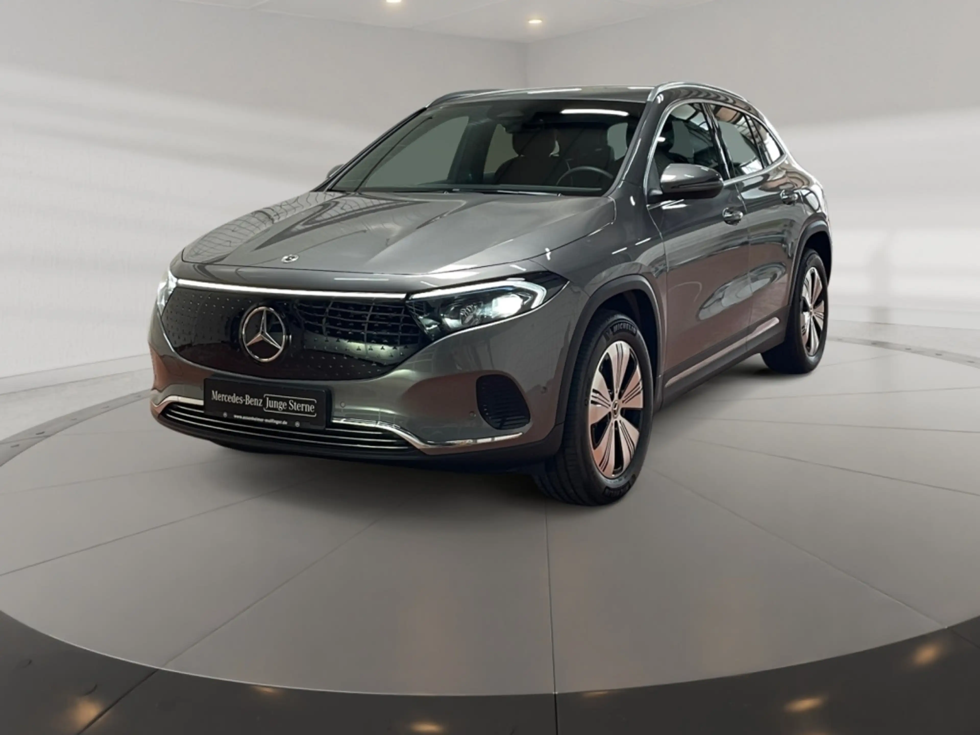 Mercedes-Benz EQA 250 + Progressive MBUX+Progressive+Wide+Cam — photo 2