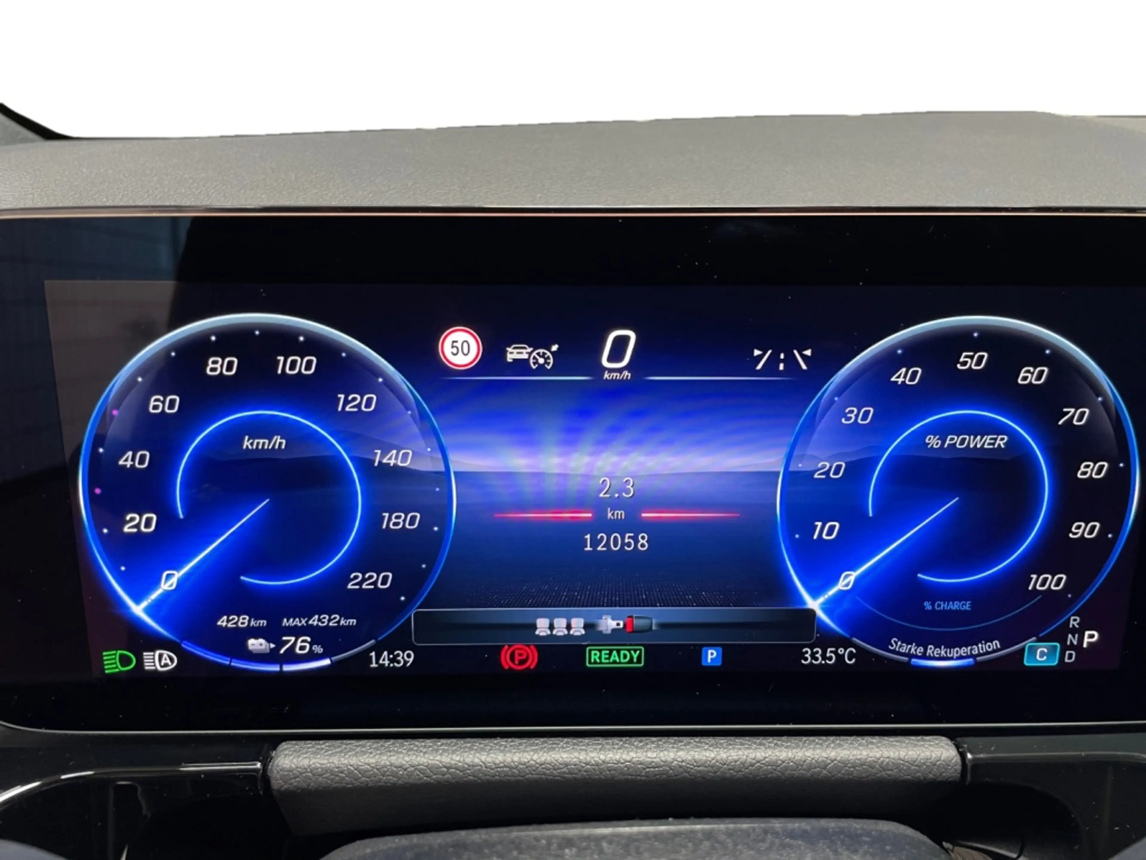 Mercedes-Benz EQA 250 + Progressive MBUX+Progressive+Wide+Cam — photo 14