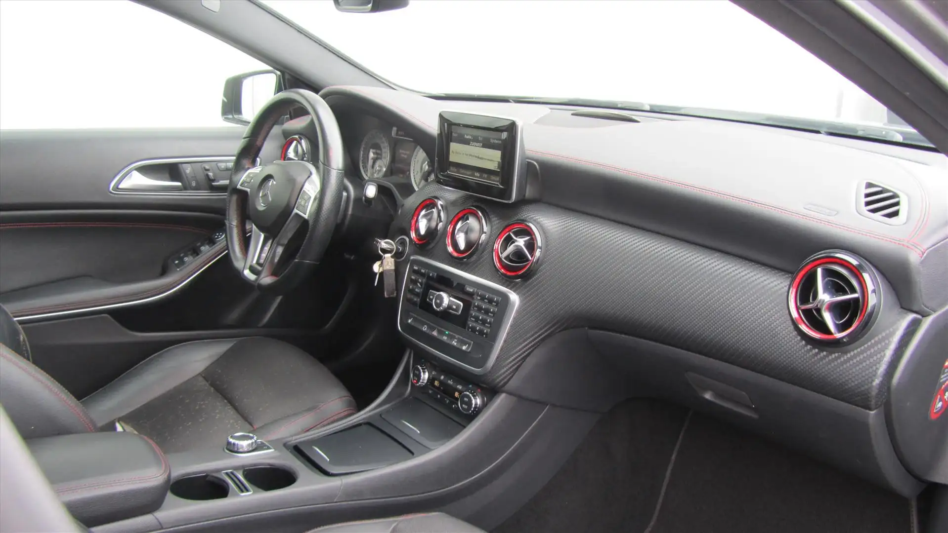 Mercedes-Benz A 250 AUTOMAAT - Let op - hagel schade en er zit een tik Gris - 2