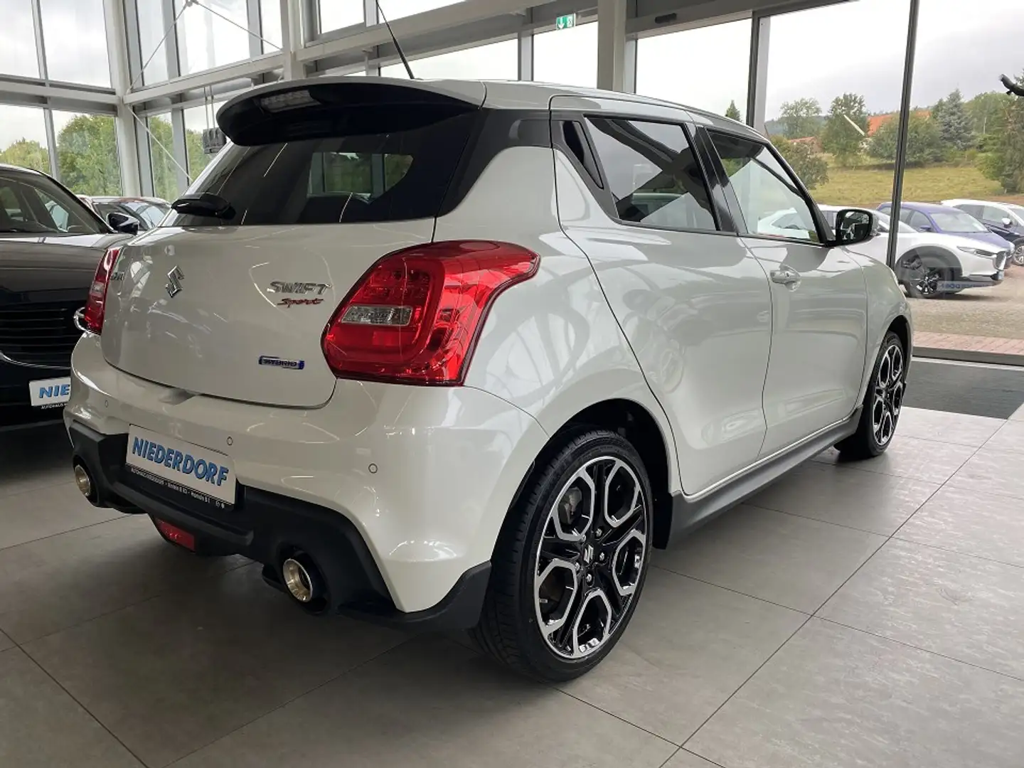 Suzuki Swift Sport 5-Türer 1.4 Boosterjet NAVI KAM Assist-Pkt Weiß - 2