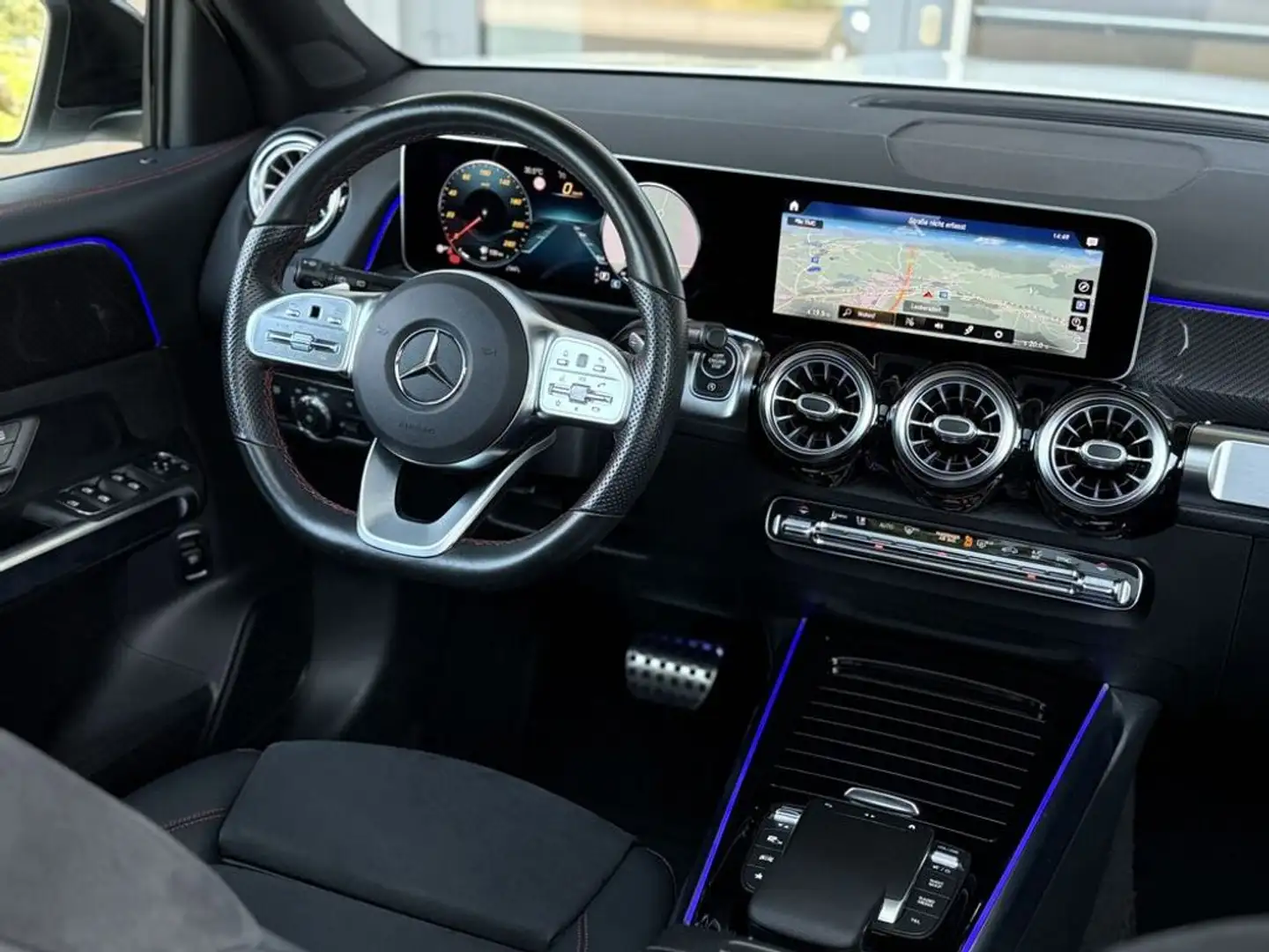 Mercedes-Benz GLB 200 d // AMG-Line // Panorama // Garantie Weiß - 2