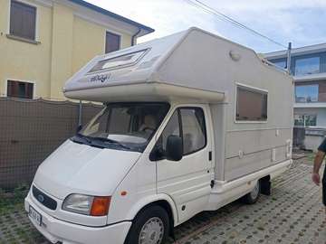 Ford Transit 2500Saugmotor. Solarpanel. 5,30 m lan