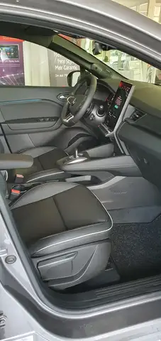 Mitsubishi Grandis view 9