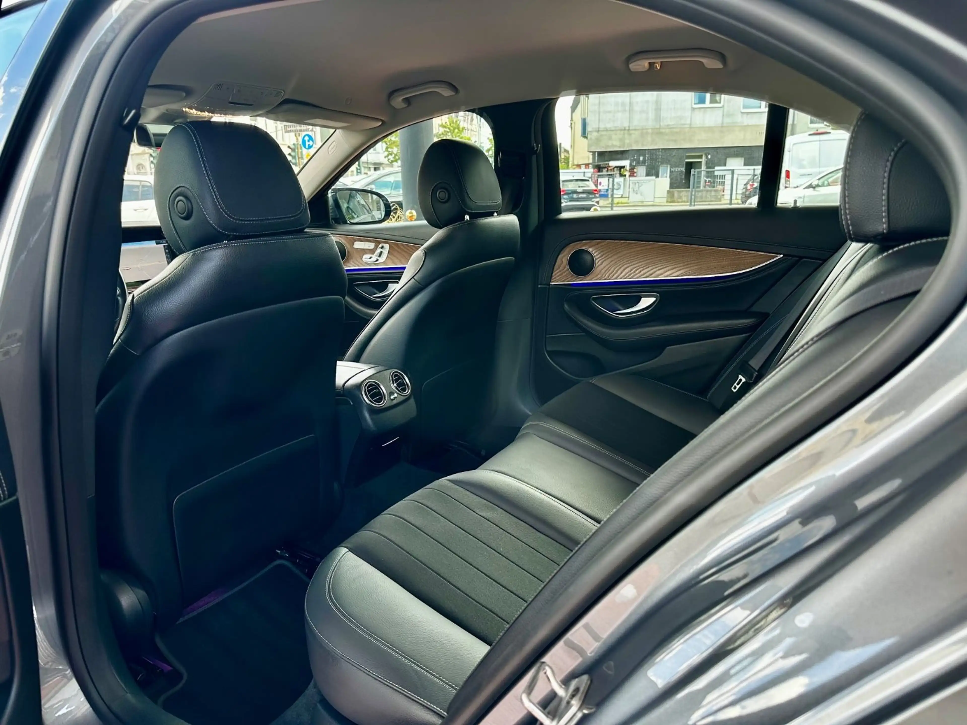 Mercedes-Benz E 200 Lim. Automatik | Exclusive | Business | — photo 34