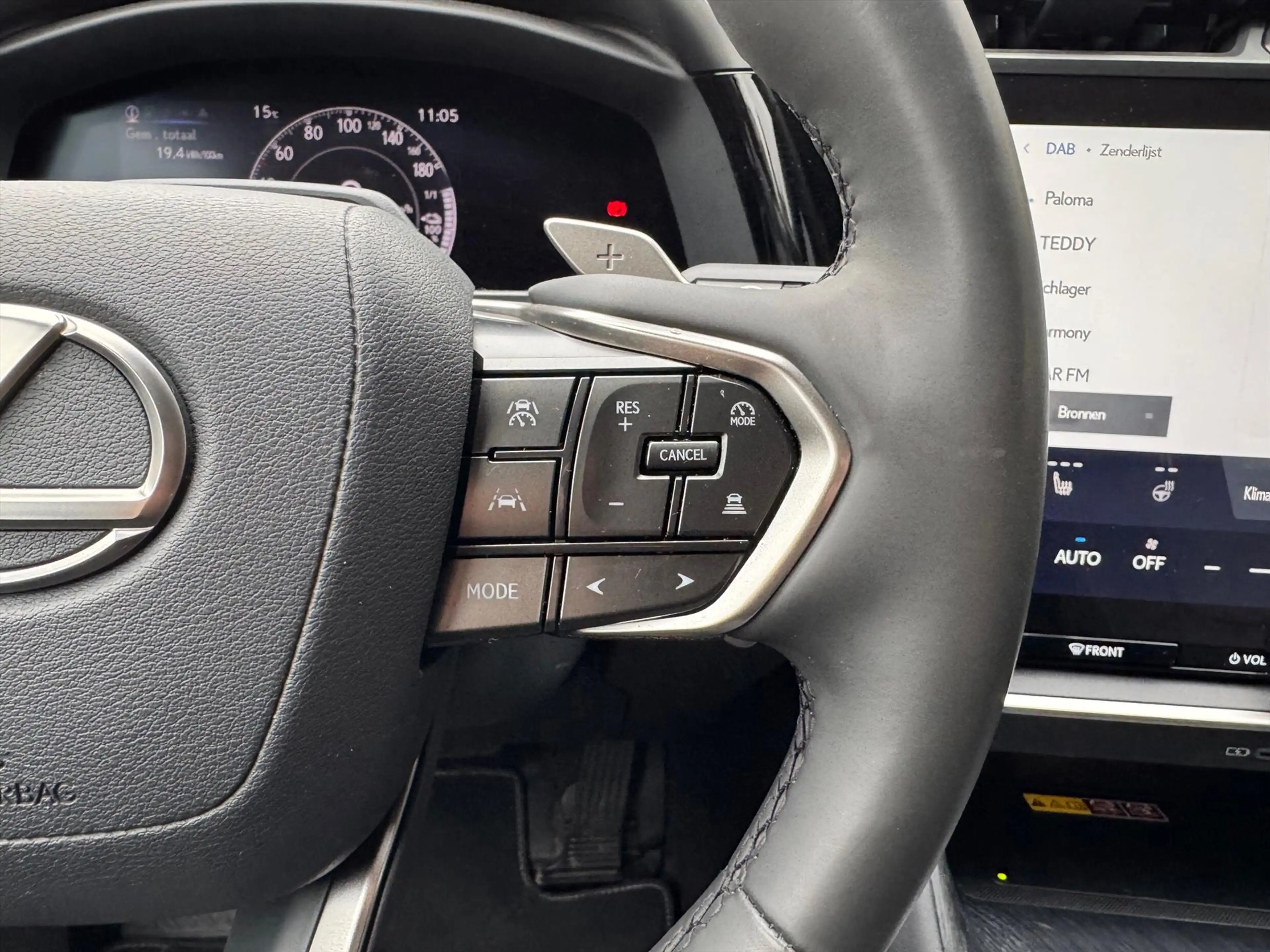 Lexus RZ 450e 313PK AWD Executive Line | Eerste eigenaar, L — photo 18
