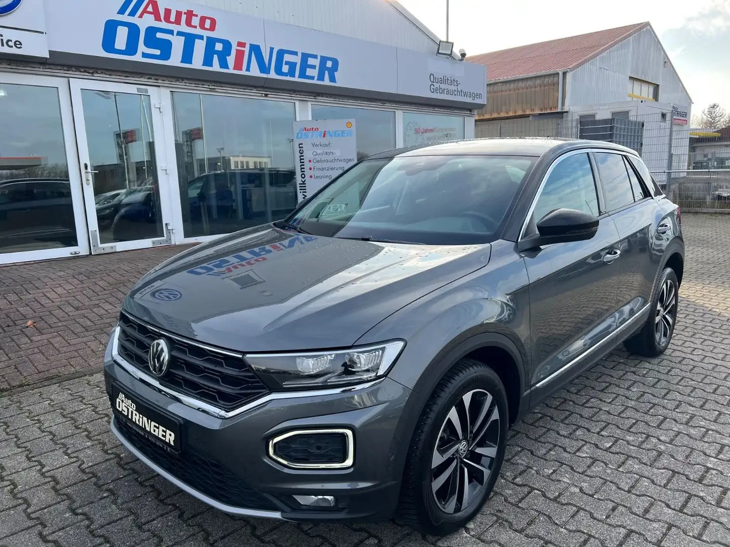 Volkswagen T-Roc IQ.DRIVE 1,5 TSI AppConn Sitzhz LED Grau - 1