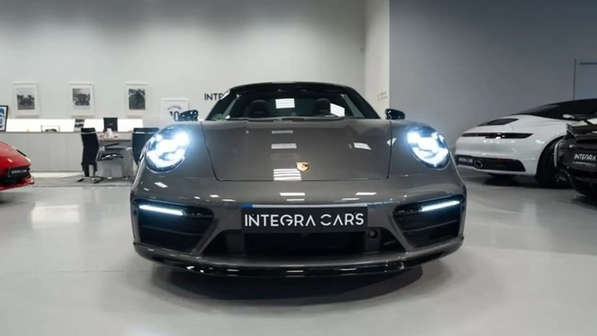 Porsche 992 Targa 4 GTS PDK Gris - 2