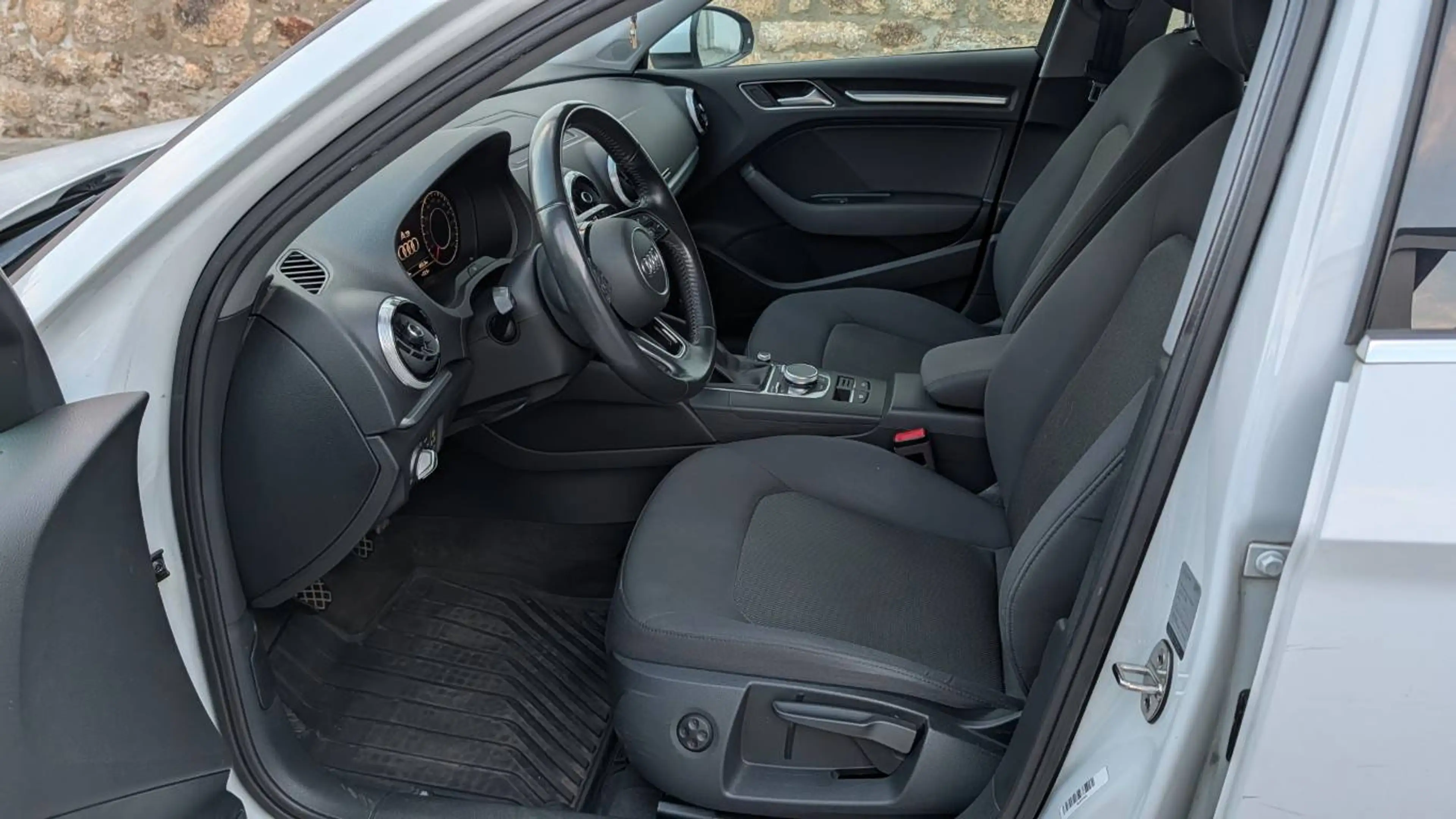 Audi A3 1.6 TDI Navi PDC Xenon UNFALLFREI SCHECKHEFT Xenon Sound SH — photo 8