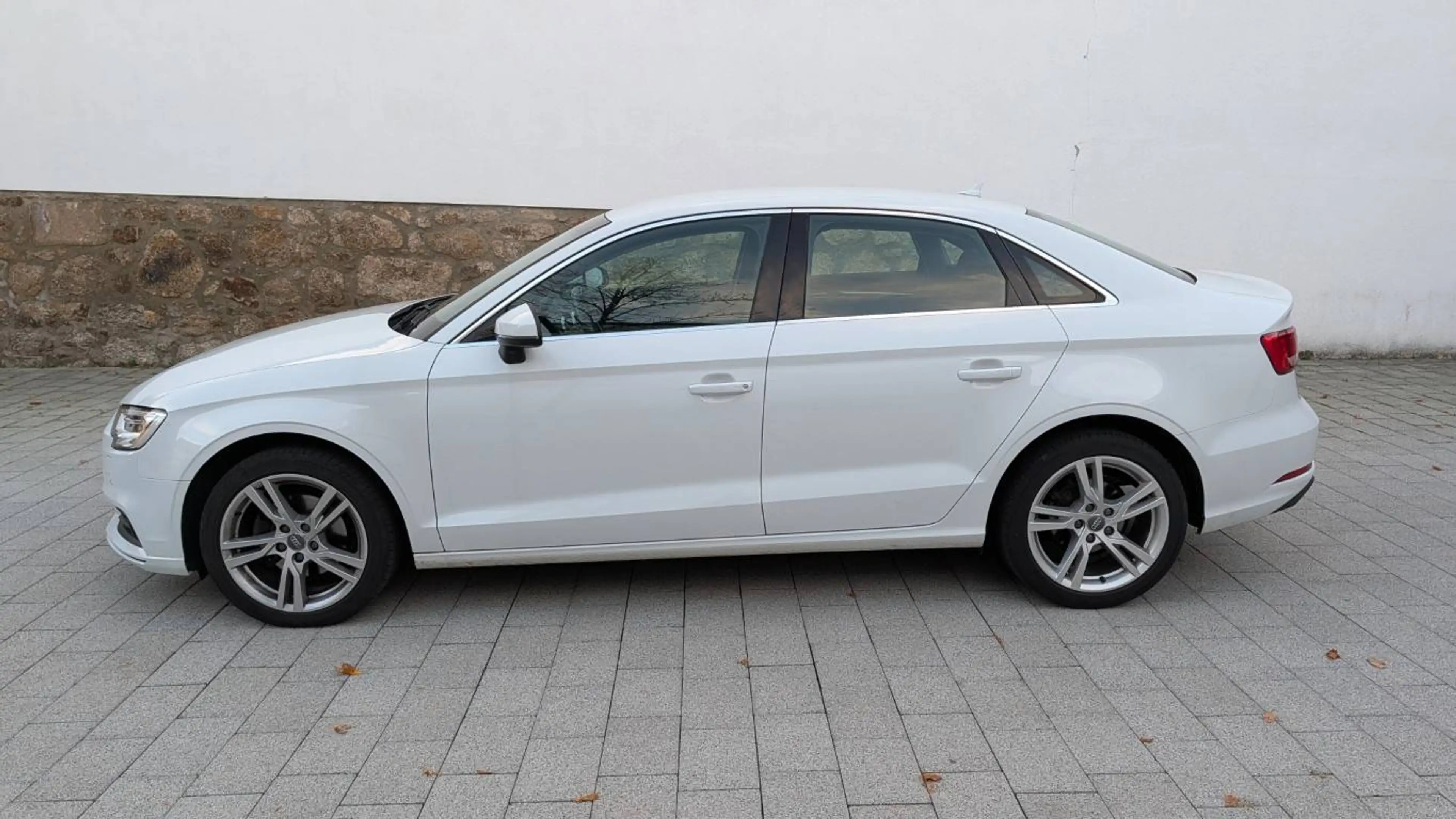 Audi A3 1.6 TDI Navi PDC Xenon UNFALLFREI SCHECKHEFT Xenon Sound SH — photo 5