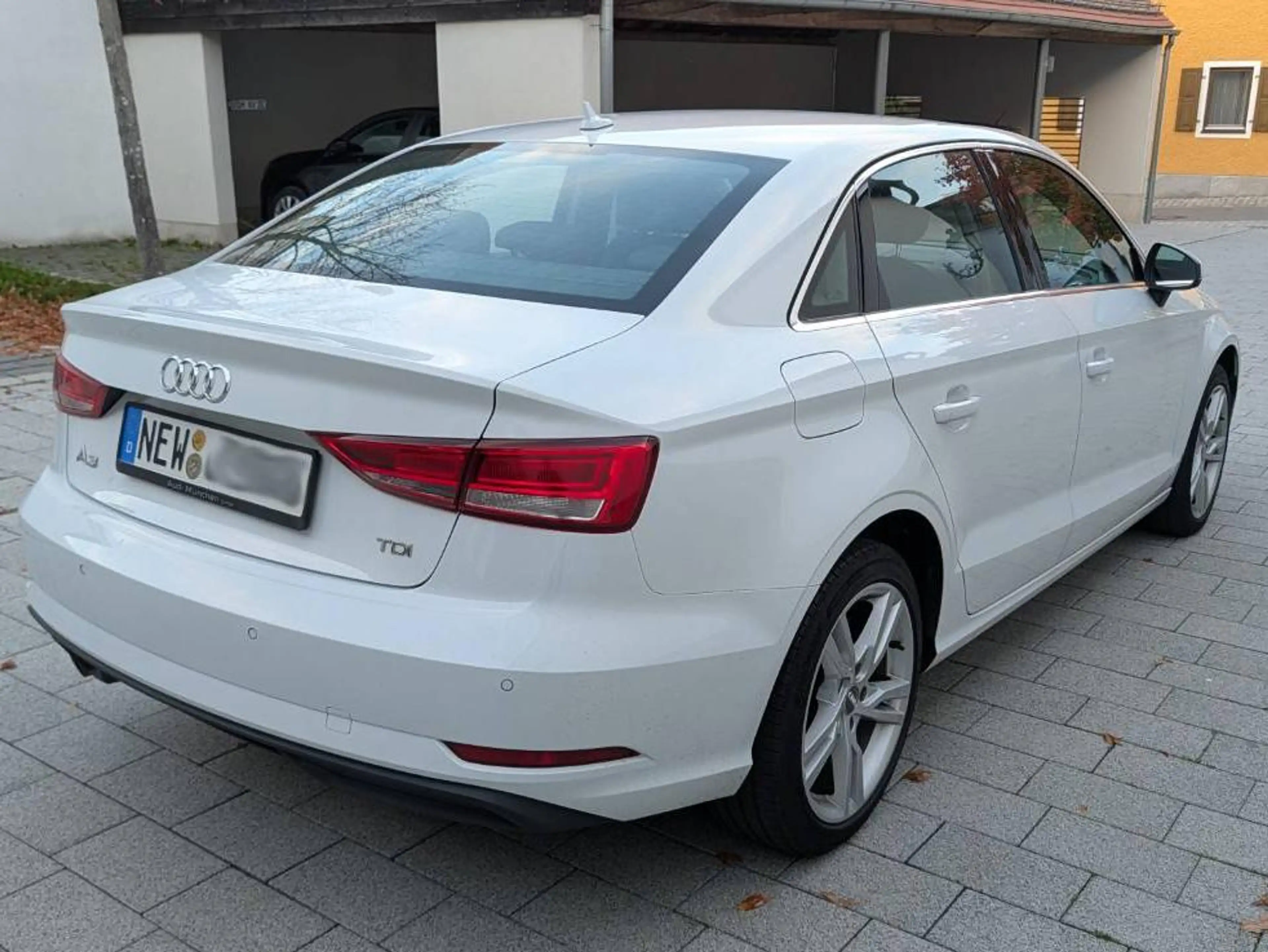 Audi A3 1.6 TDI Navi PDC Xenon UNFALLFREI SCHECKHEFT Xenon Sound SH — photo 3