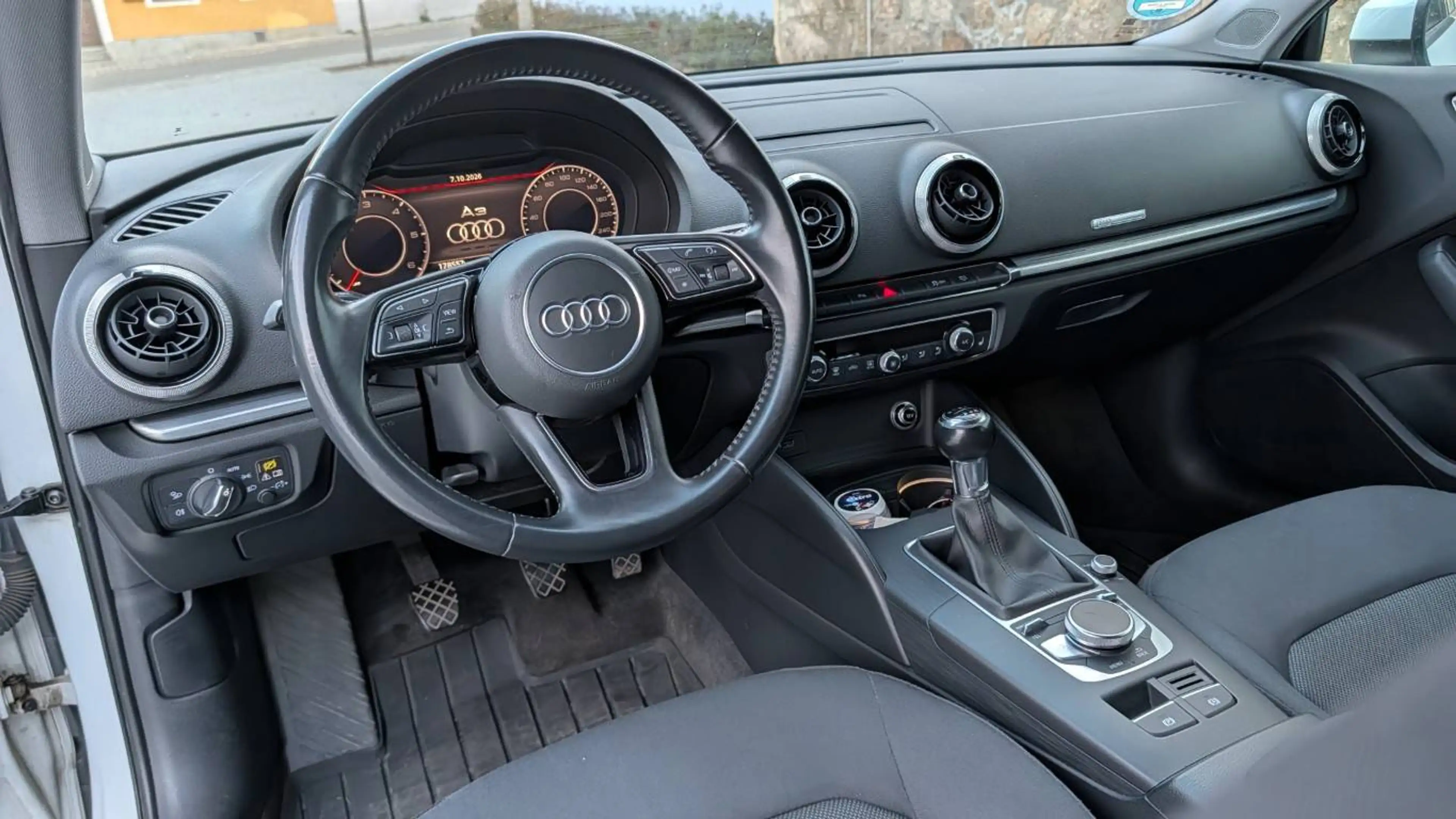 Audi A3 1.6 TDI Navi PDC Xenon UNFALLFREI SCHECKHEFT Xenon Sound SH — photo 9
