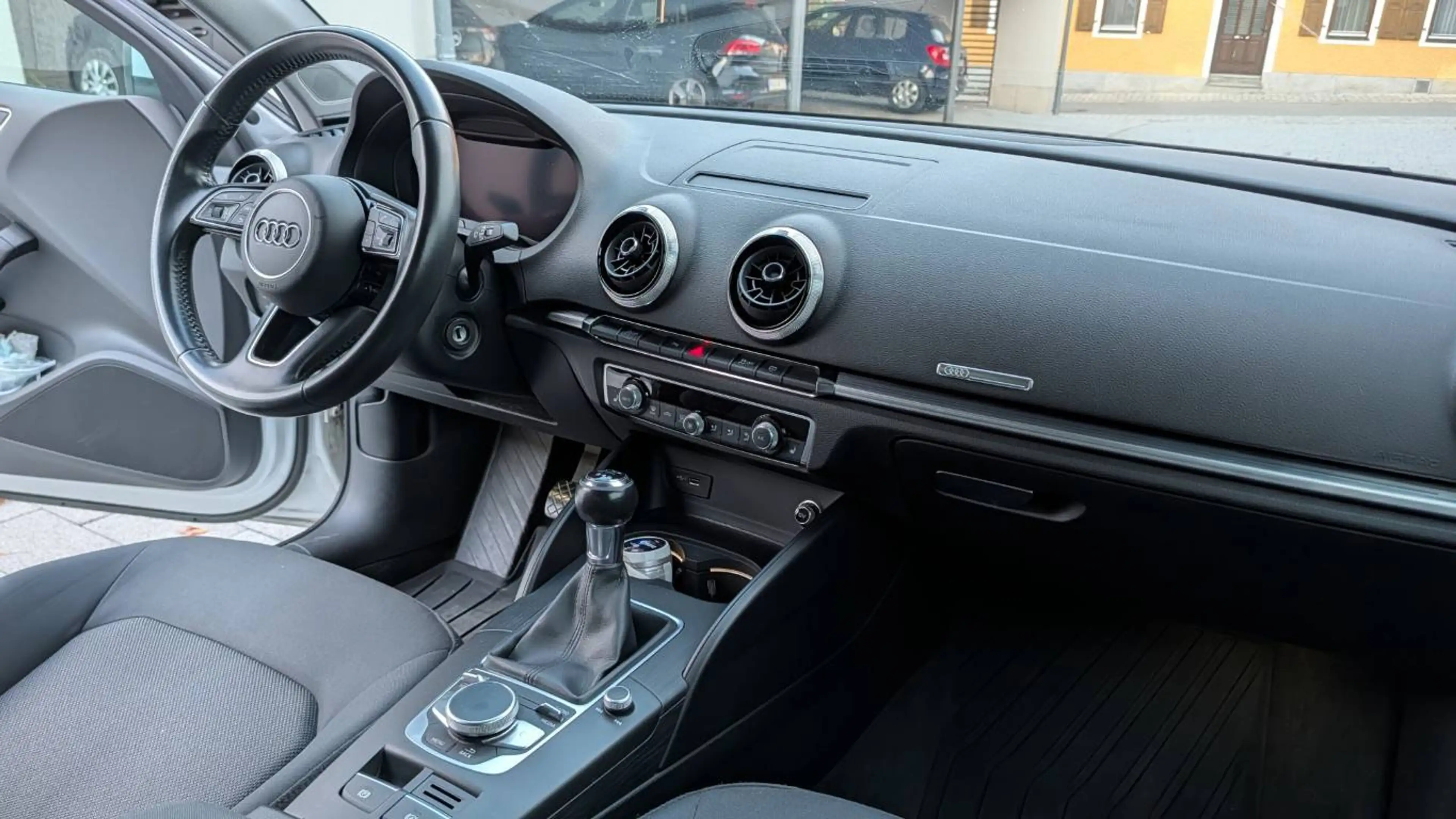 Audi A3 1.6 TDI Navi PDC Xenon UNFALLFREI SCHECKHEFT Xenon Sound SH — photo 10