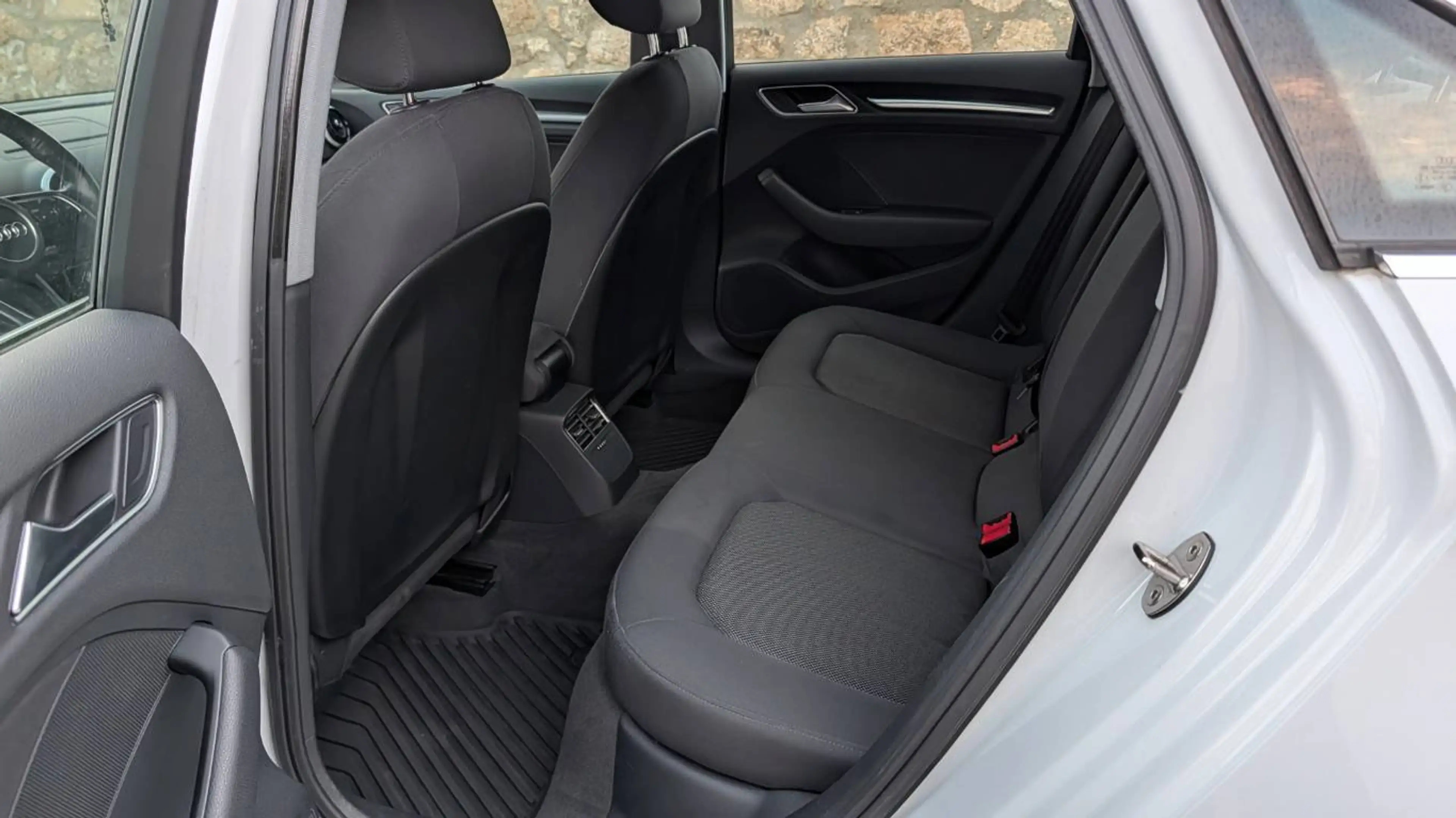 Audi A3 1.6 TDI Navi PDC Xenon UNFALLFREI SCHECKHEFT Xenon Sound SH — photo 11