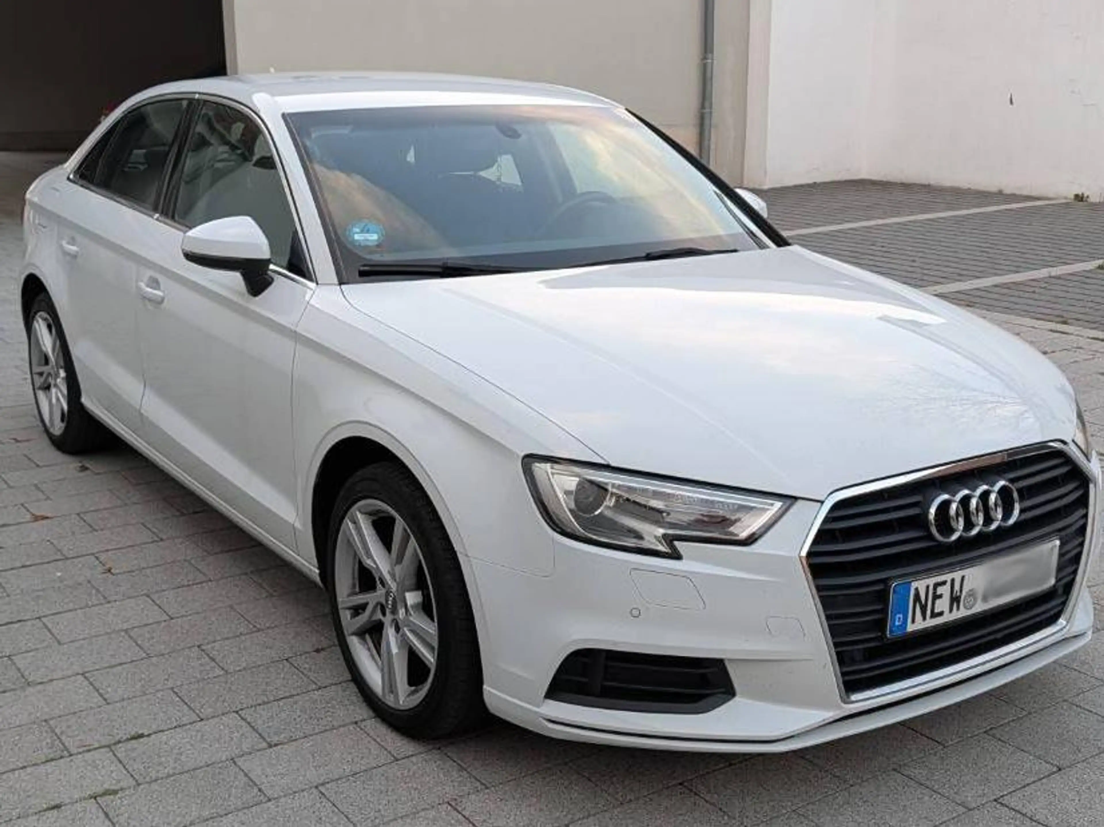 Audi A3 1.6 TDI Navi PDC Xenon UNFALLFREI SCHECKHEFT Xenon Sound SH — photo 2