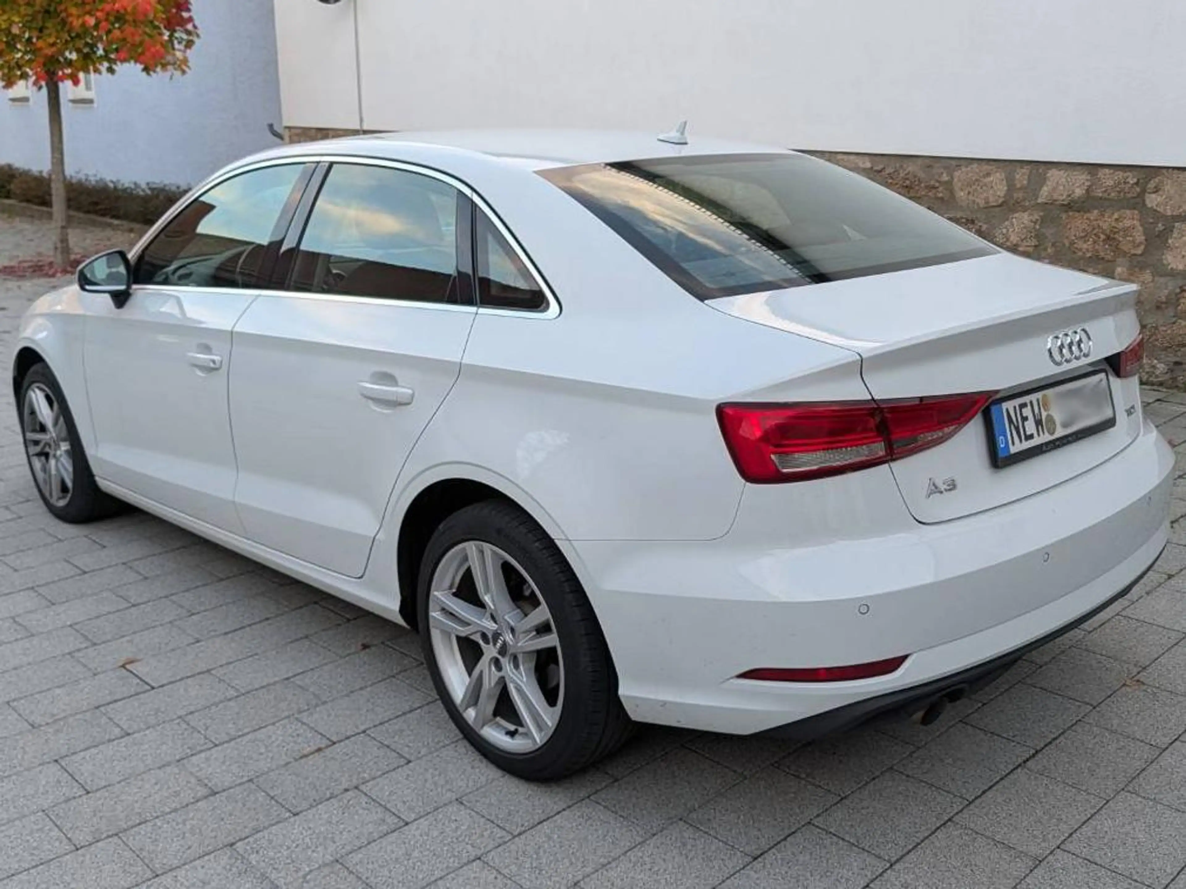 Audi A3 1.6 TDI Navi PDC Xenon UNFALLFREI SCHECKHEFT Xenon Sound SH — photo 4
