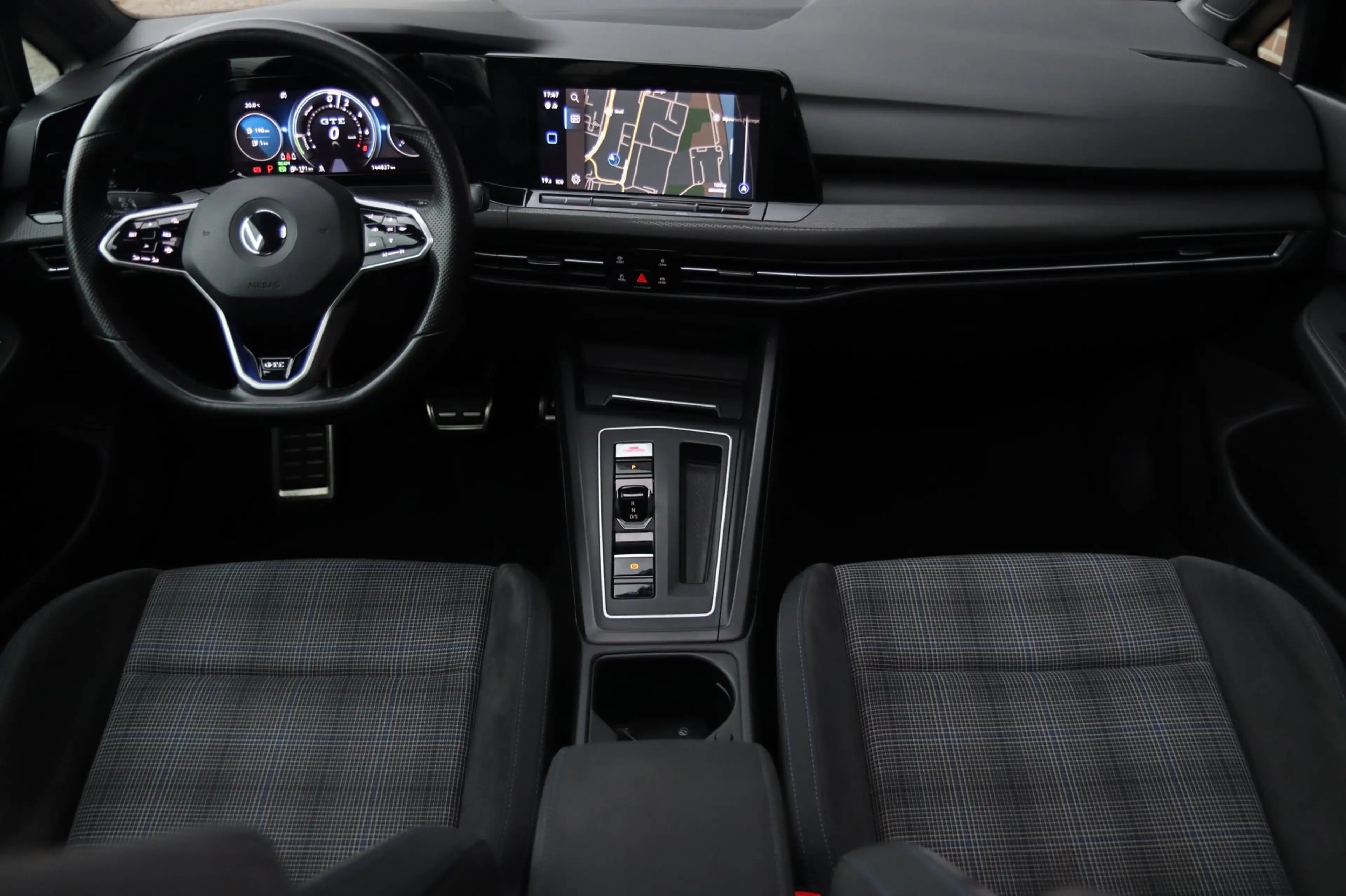 Volkswagen Golf GTE 1.4 eHybrid / PANO / CAMERA / CARPLAY / SFEERVERLI — photo 6