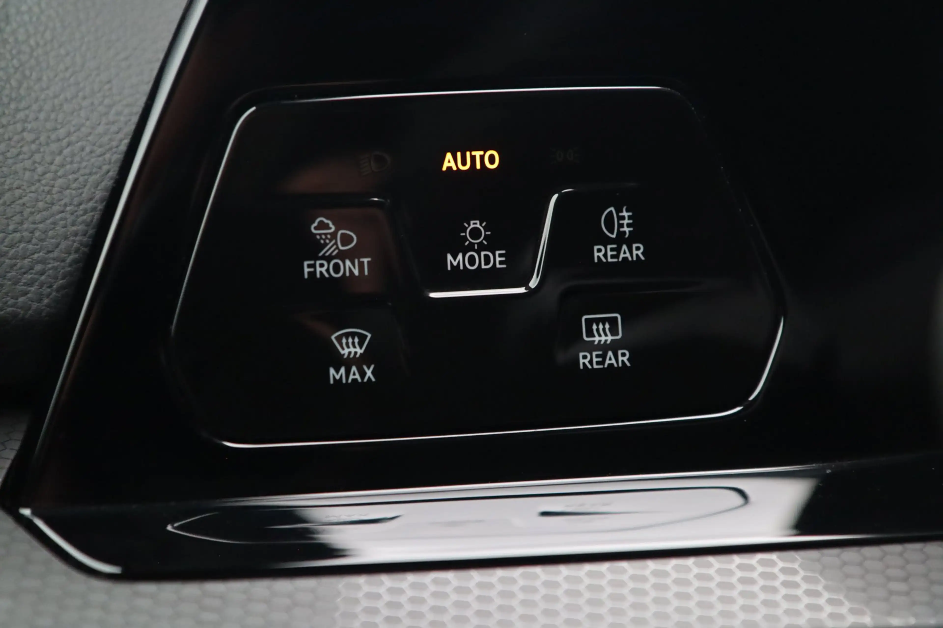 Volkswagen Golf GTE 1.4 eHybrid / PANO / CAMERA / CARPLAY / SFEERVERLI — photo 20