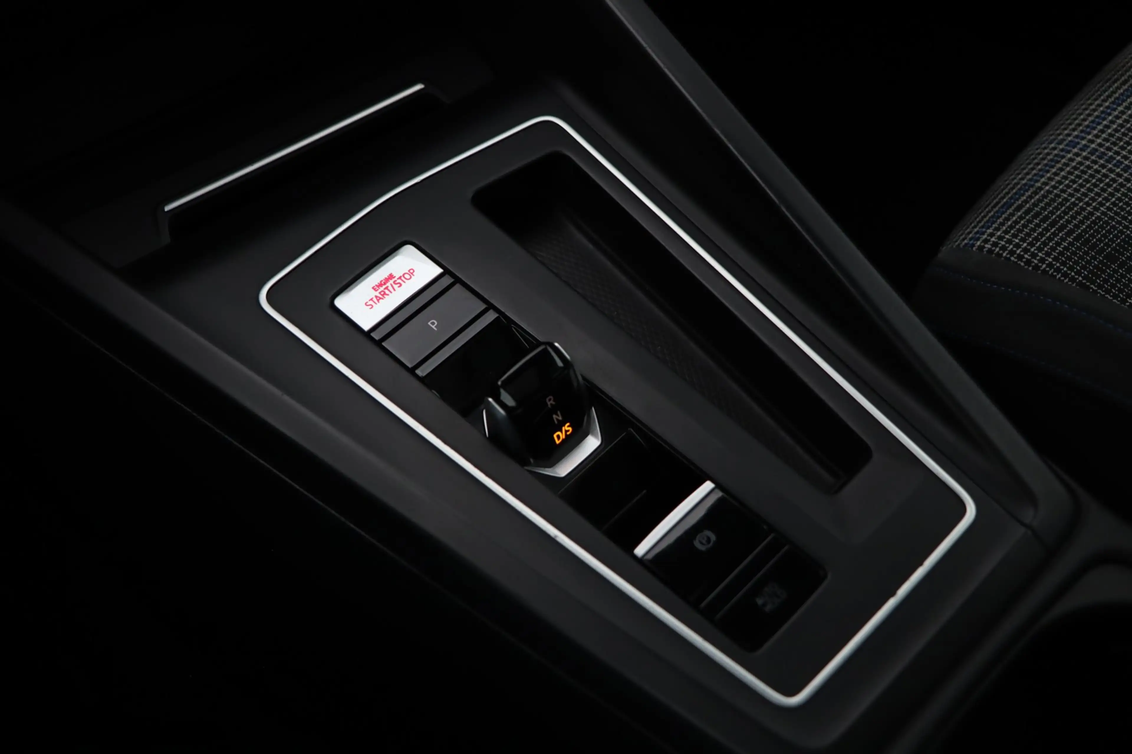 Volkswagen Golf GTE 1.4 eHybrid / PANO / CAMERA / CARPLAY / SFEERVERLI — photo 16