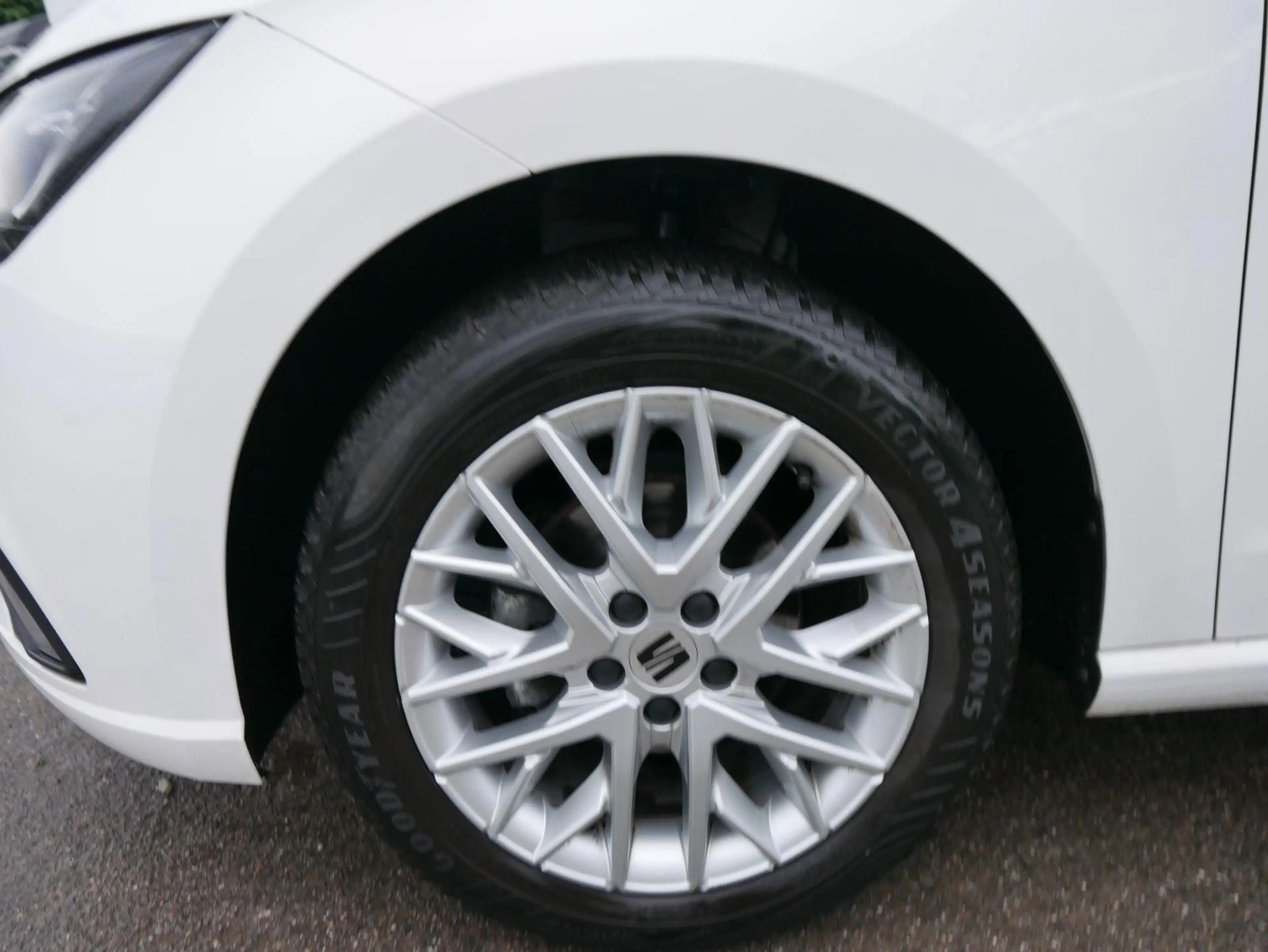 SEAT Ibiza Xcellence 1.0 TSI Xcellence*NAVI*PDC-HI*LED*SHZ... — photo 3