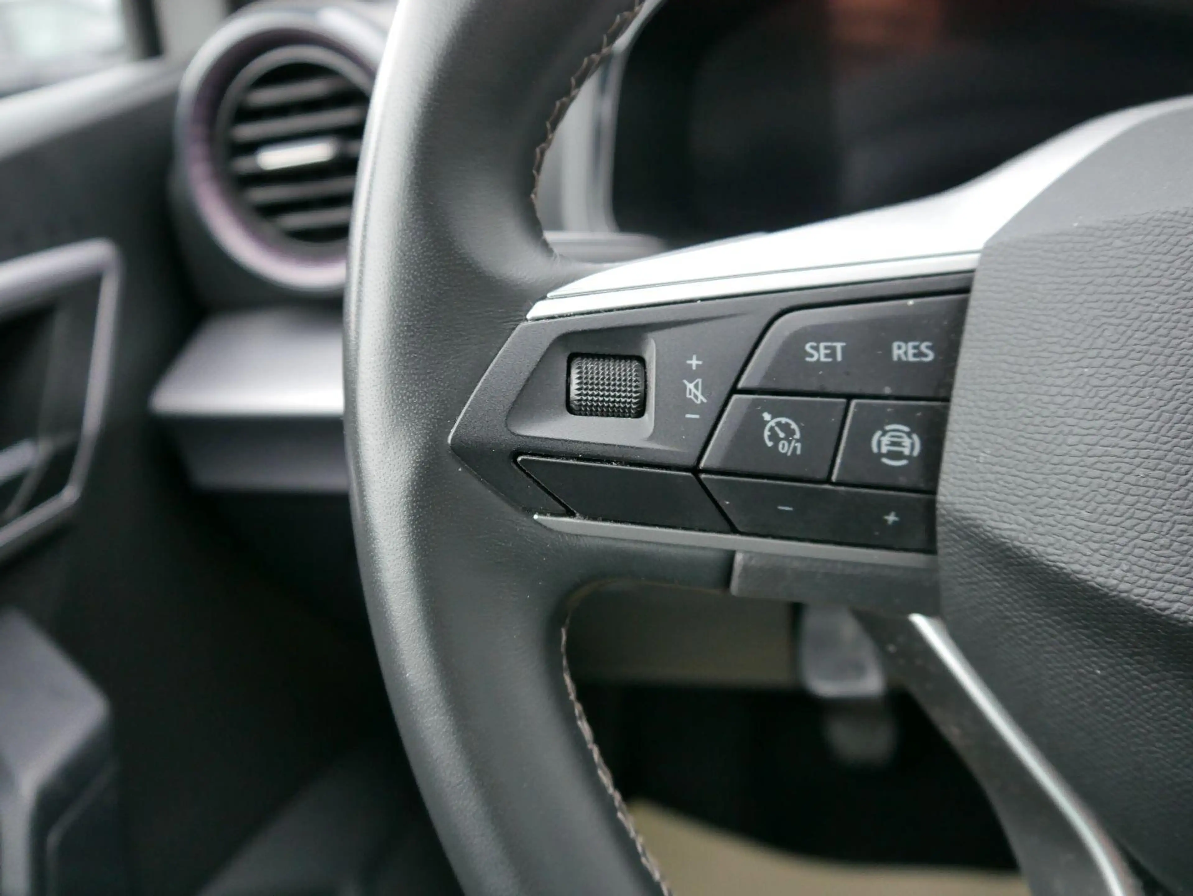 SEAT Ibiza Xcellence 1.0 TSI Xcellence*NAVI*PDC-HI*LED*SHZ... — photo 12