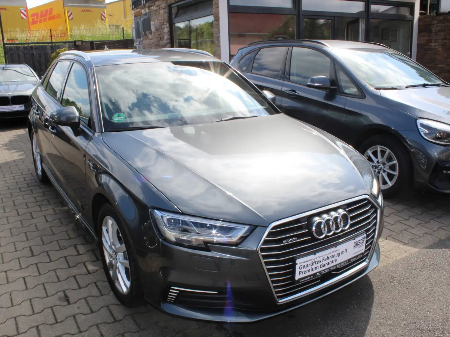 Audi A3 Sportback e-tron sport S-line Automatik Top Grau - 1
