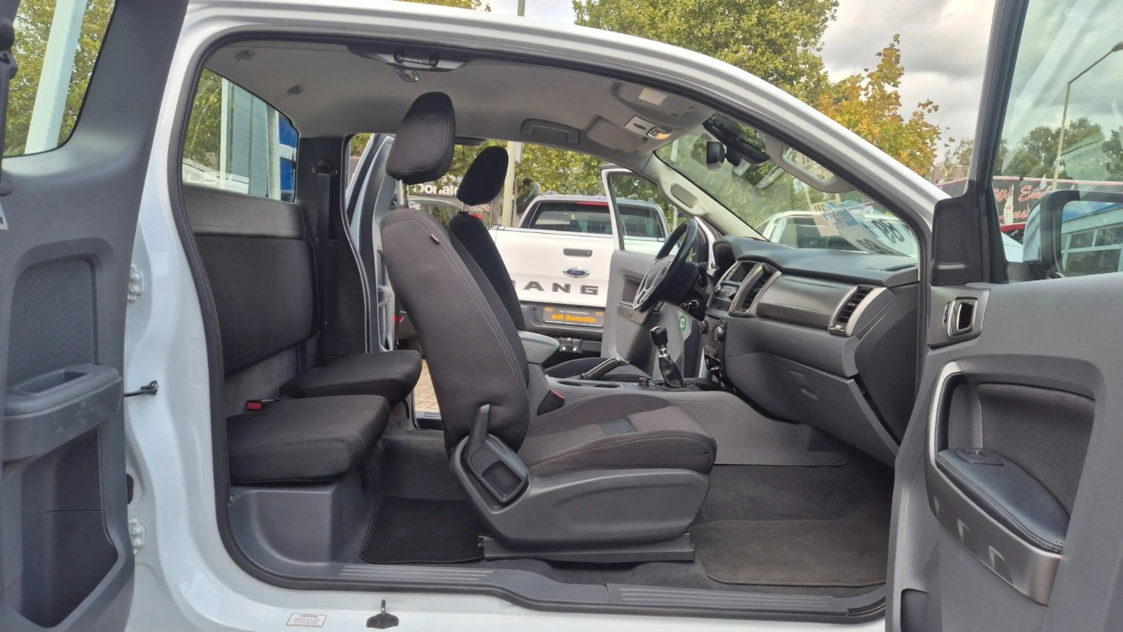 Ford Ranger XLT Extrakabine 4x4* — photo 11