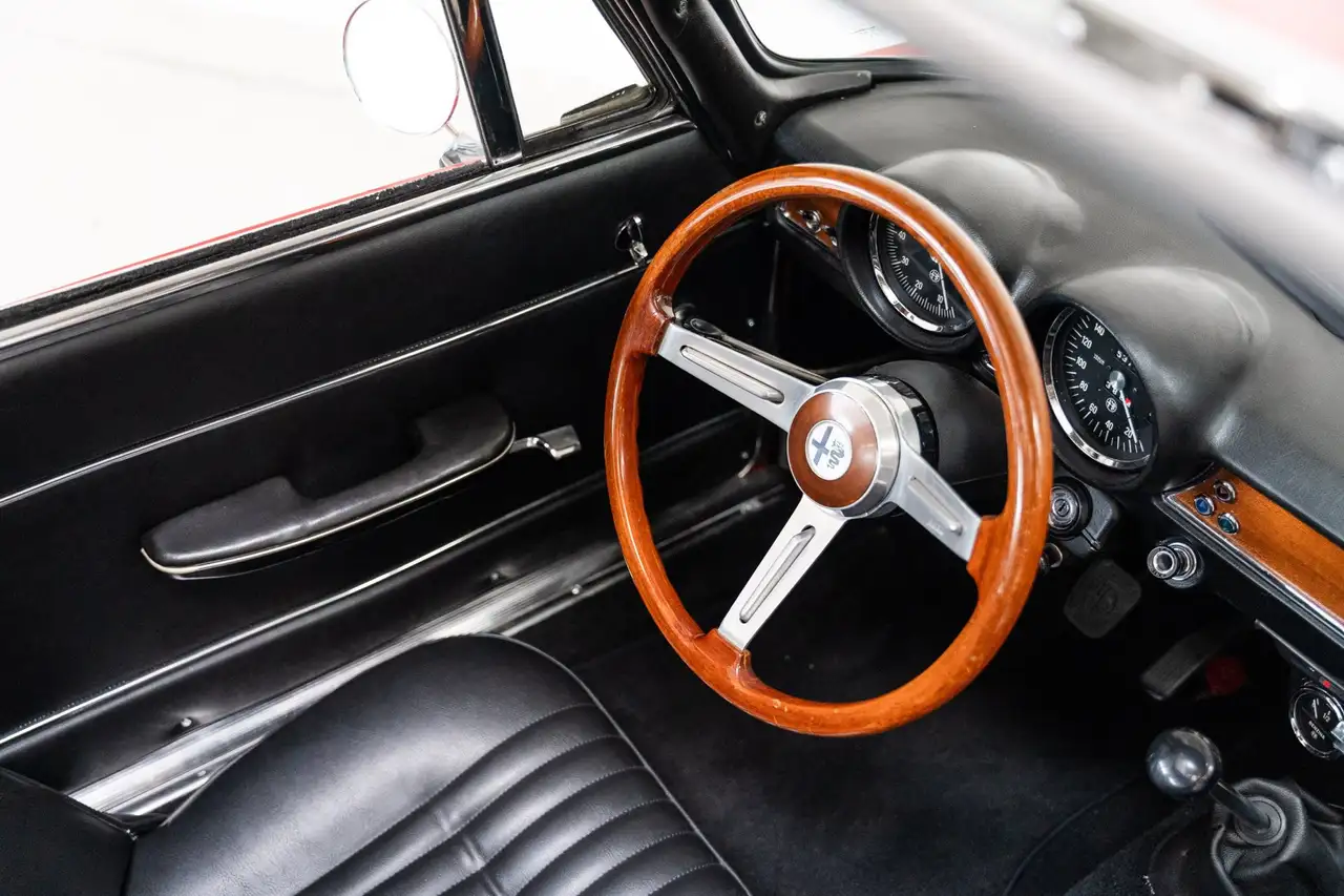 Alfa Romeo GT 1.6 Junior - Nut & Bolt Restoration - Sunroof - Bi, foto 10