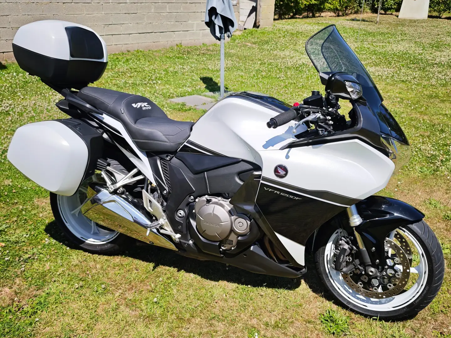 Honda VFR 1200 Honda VFR 1200 f Blanc - 1