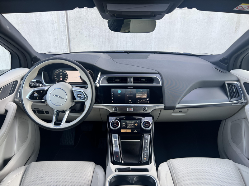 Jaguar I-Pace EV400 R-Dynamic SE — photo 5