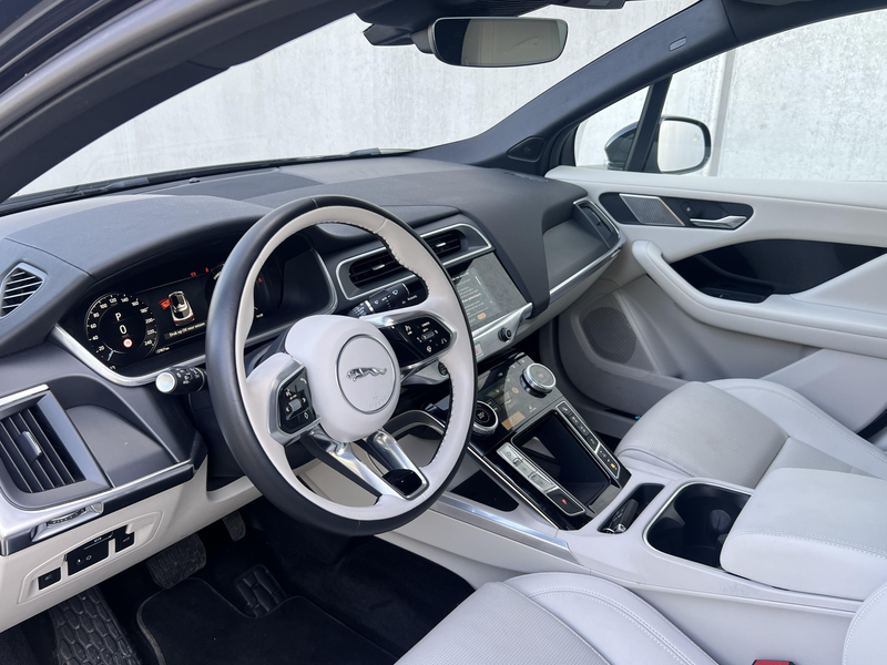 Jaguar I-Pace EV400 R-Dynamic SE — photo 6